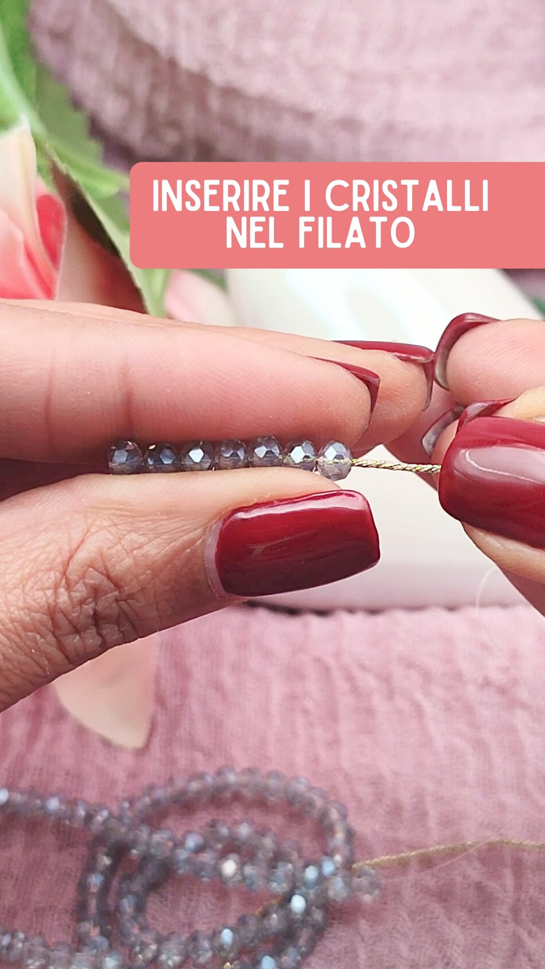 Inserire i cristalli nel filato
▶️ Per inserire i cristalli nel filato io consiglio di inumidire il filato con colla tipo Attack ... attendere qualche secondo che si asciughi ... in questo modo il filato diventerà il vostro ago per inserire i cristalli!!🔝
Anche per il bracciale VIVIEN questo il modo in cui ho inserito i cristalli. Anche quelli da 4 mm nel filato Sorrntone di @filieforme !
#crochet #uncinetto #crochetbijoux #tonbonbijoux #filieforme