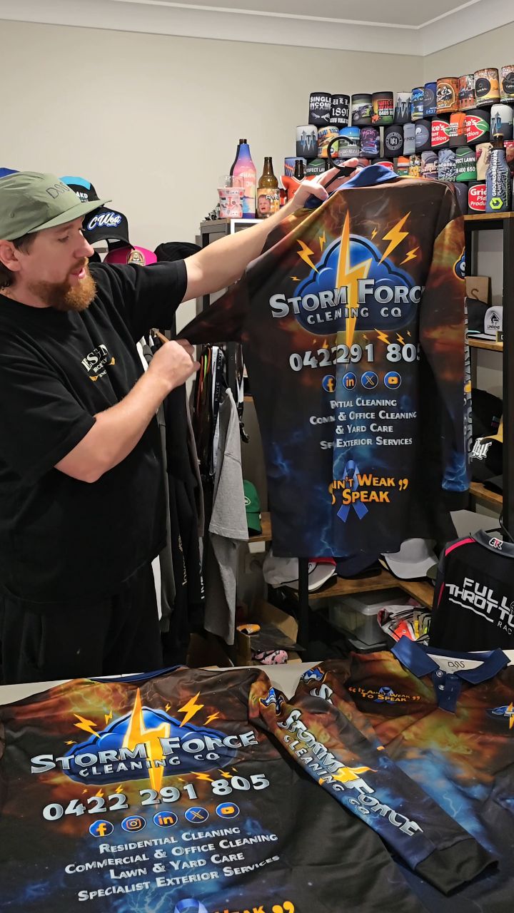 Storm Force Cleaning CQ repping in fresh long sleeve UPF50 fishing shirts 🔥
Built for the sun, the sweat, and the hard days on site, these sublimated long sleeves give full coverage, lightweight comfort, and serious durability, perfect for outdoor crews who don’t stop when the weather turns it on.
UPF50 sun protection
Lightweight, breathable sublimation (won’t crack, fade or peel)
Custom full-colour branding
Optional cuffed sleeves for an extra $2 per shirt
Minimum order: 10 shirts
Pricing starts from $59.95 + GST each (delivery included)
Designs quoted per job, depending on artwork complexity.
Proudly supplied by Design Source Supply, an Australian-owned business.
When you order through DSS, you deal directly with me, Ben, from design to delivery, no call centres, no middlemen, just straight-up service and quality gear built for Aussie conditions. 💪