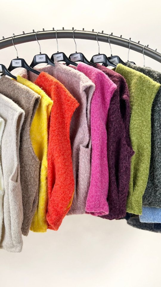 ✨️ Quelles couleurs porter ?
🌈 La colorometrie tout le monde en parle en 2026 ...
Envie de decouvrir ta gamme de coloris bonne mine ?
⚡️Ce rdv colorimetrie te permet de choisir des vetements qui te flattent, les bonnes teintes de makeup, les bijoux qui t'illuminent et même ta couleur de robe de mariée !!!
📍 A Lyon Apparence 32 rue Ney Lyon 6
Sur Rdv ☎️ 04 37 24 12 66
🌟 Tu veux des tips pour faire ton test à la maison ? 👇
Abonne toi sur le compte @apparenceavantapres_conseil
Belle soirée 🤩
#colorimetrie #lyon #coloryourlife