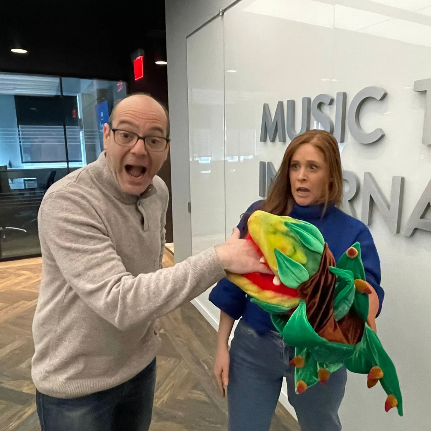 A special shoutout to @rebecca.fortuna (Travel Gang Theatre Educator Scholarship recipient)... Who got to meet the team behind the Broadway JR collection at Music Theatre International in NYC.
@mtishows @mtiaust
#scholarship #theatreeducator