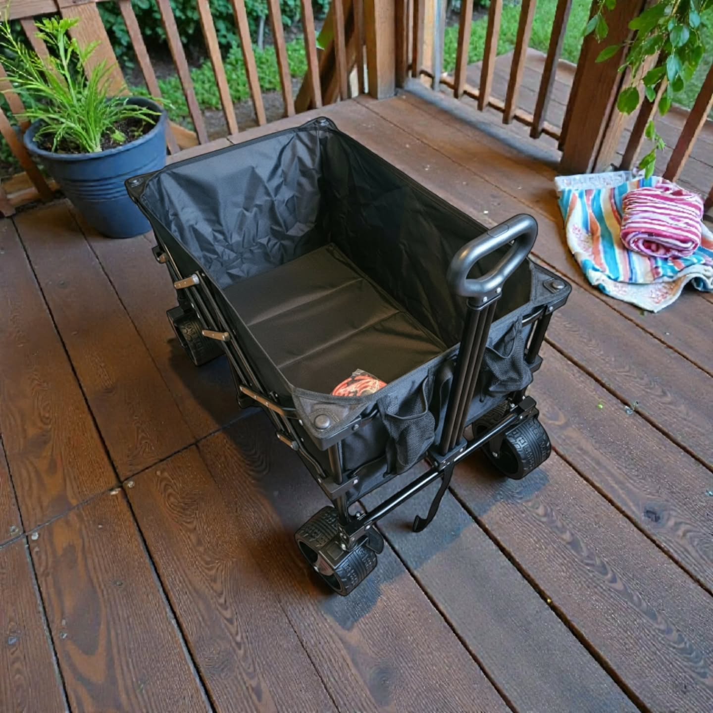 I treated myself to an upgraded trolley! 🖤
This bad boy will save me carrying boxes to and from the car.. my back will be greatful!💜
My partner will also be thankful to have his old fishing trolley back, although it needs some repair work 🙈