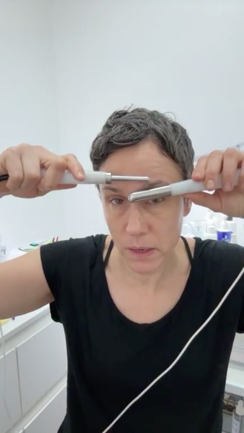 I went live to share my self-care day, treating myself with microcurrent
I use the NeurotriS microcurrent system in my treatment room. It’s my favorite service to offer!
Check out my facial studio I’d love to have you in and to treat your skin, so it is a glowing from the inside out!
@thechillfacialist