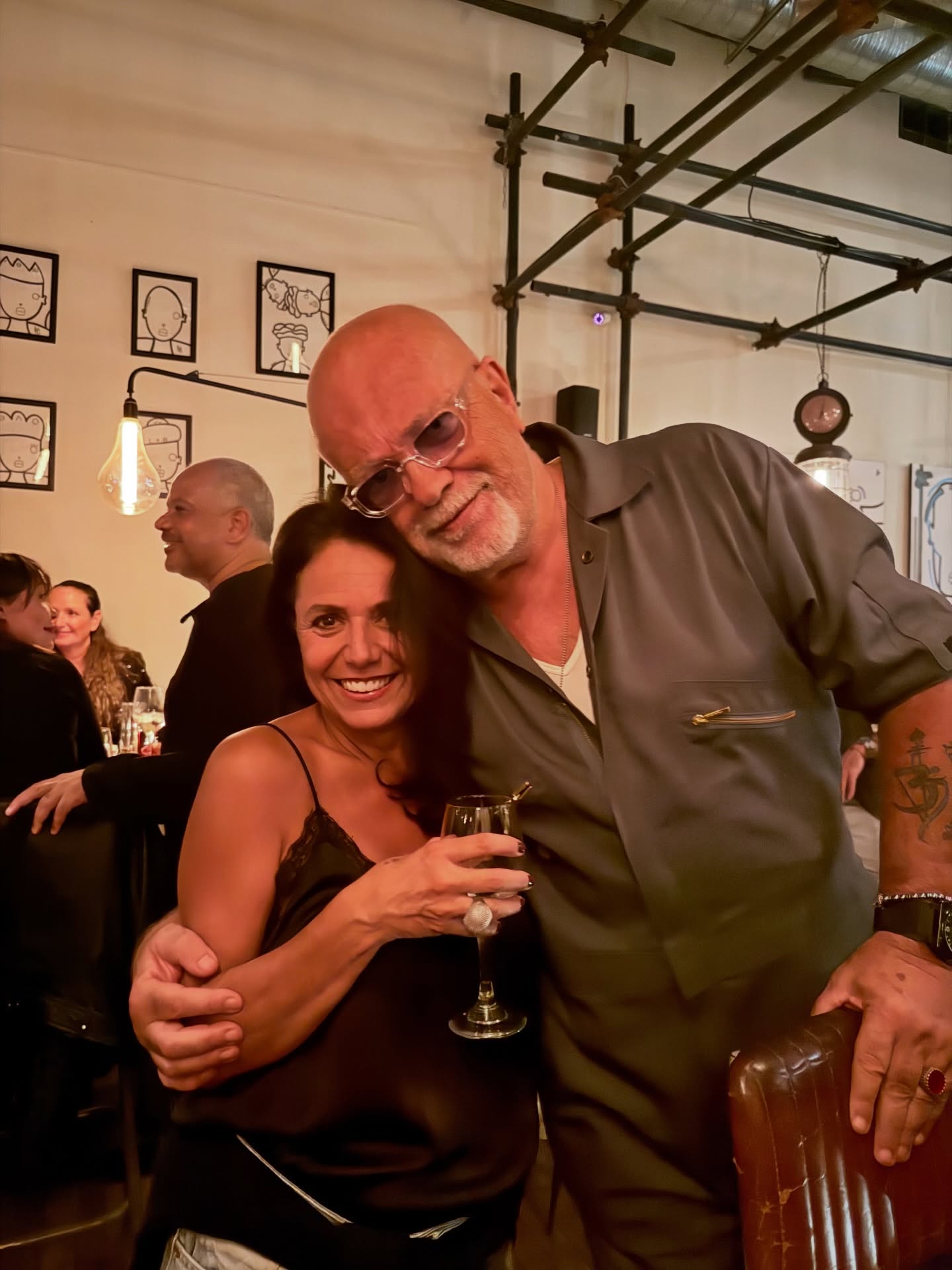 À La Palette, on fait des rencontres qui deviennent de véritables amitiés ❤️
#restaurantmarrakech #fusion #marrakeshrestaurant #apero #convivialité