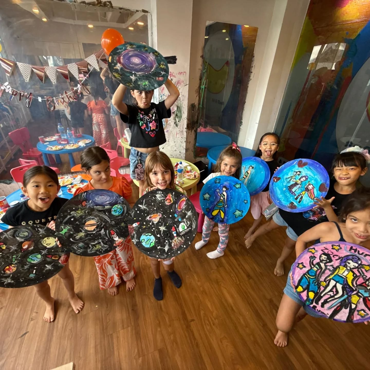 We love hosting birthday parties 🎉🎉 Do direct message us to get more information 💗
#birthdayparty #saturday #weekendactivity #birthday #fun #throwback #parties #glowinthedarkart #glowinthedarkpaint #photooftheday