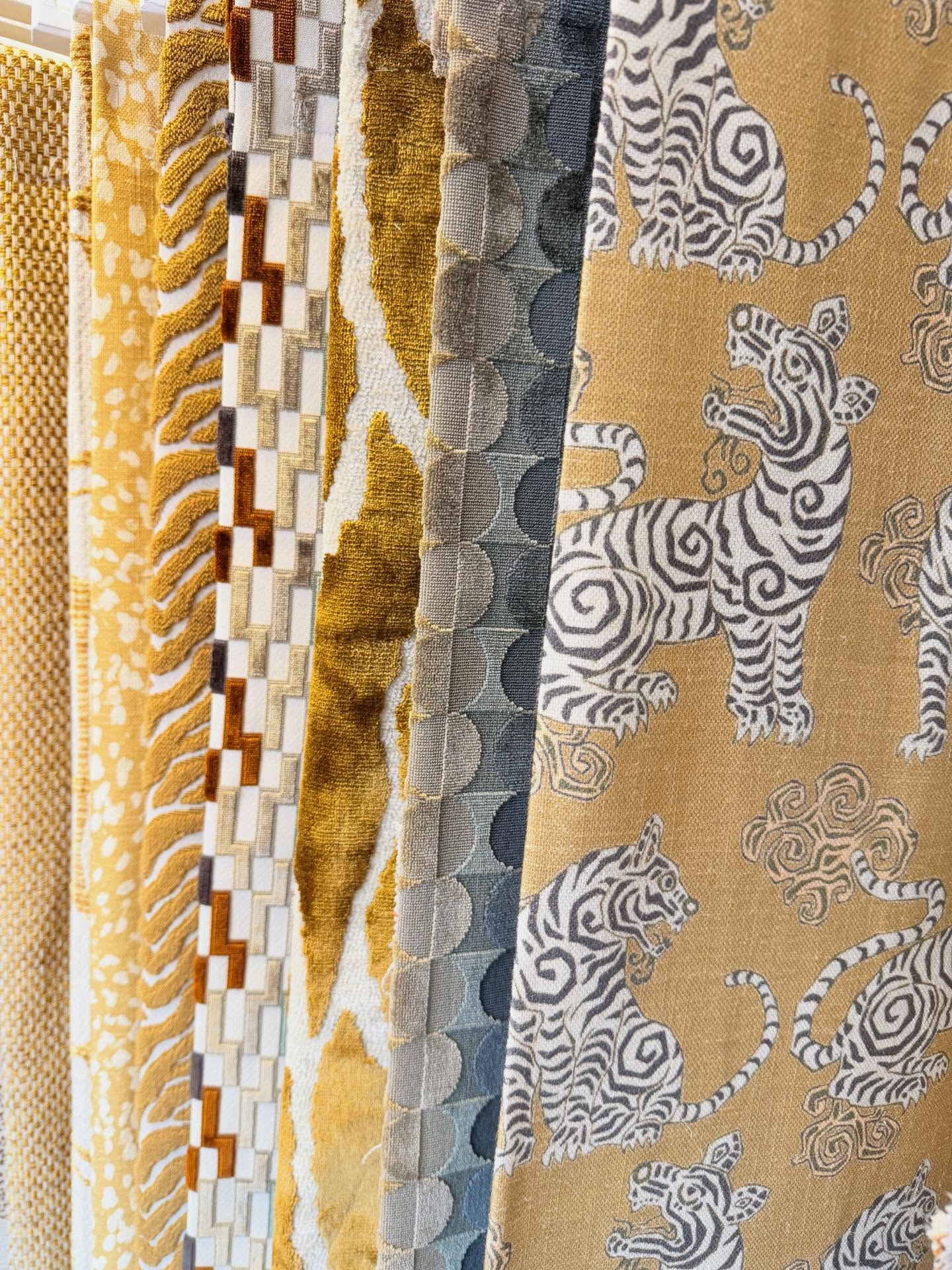 Rich, warm and quietly stealing the spotlight. 🤩💛