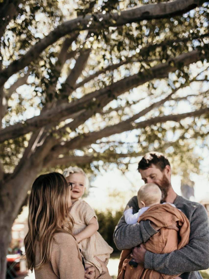 As fotografias são frações de segundos guardados para sempre ♥️ Nossos filhos,nossas preciosidades, momentos que podemos acessar e relembrar para sempre quando fotografados. Sempre falo aqui que amo revelar fotos e espalhar pela casa. Vocês fazem isso também?