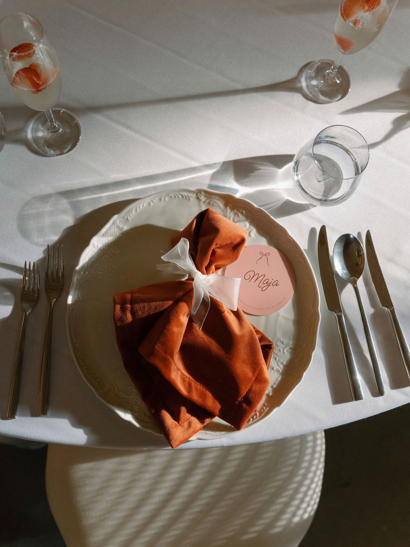 Jedna podzimní pastelová svatba M&D na @na_kmine pro 150 hostů, která pro nás byla výzvou 🔥✨
#weddingagency#slaskou#wecreateyouparty