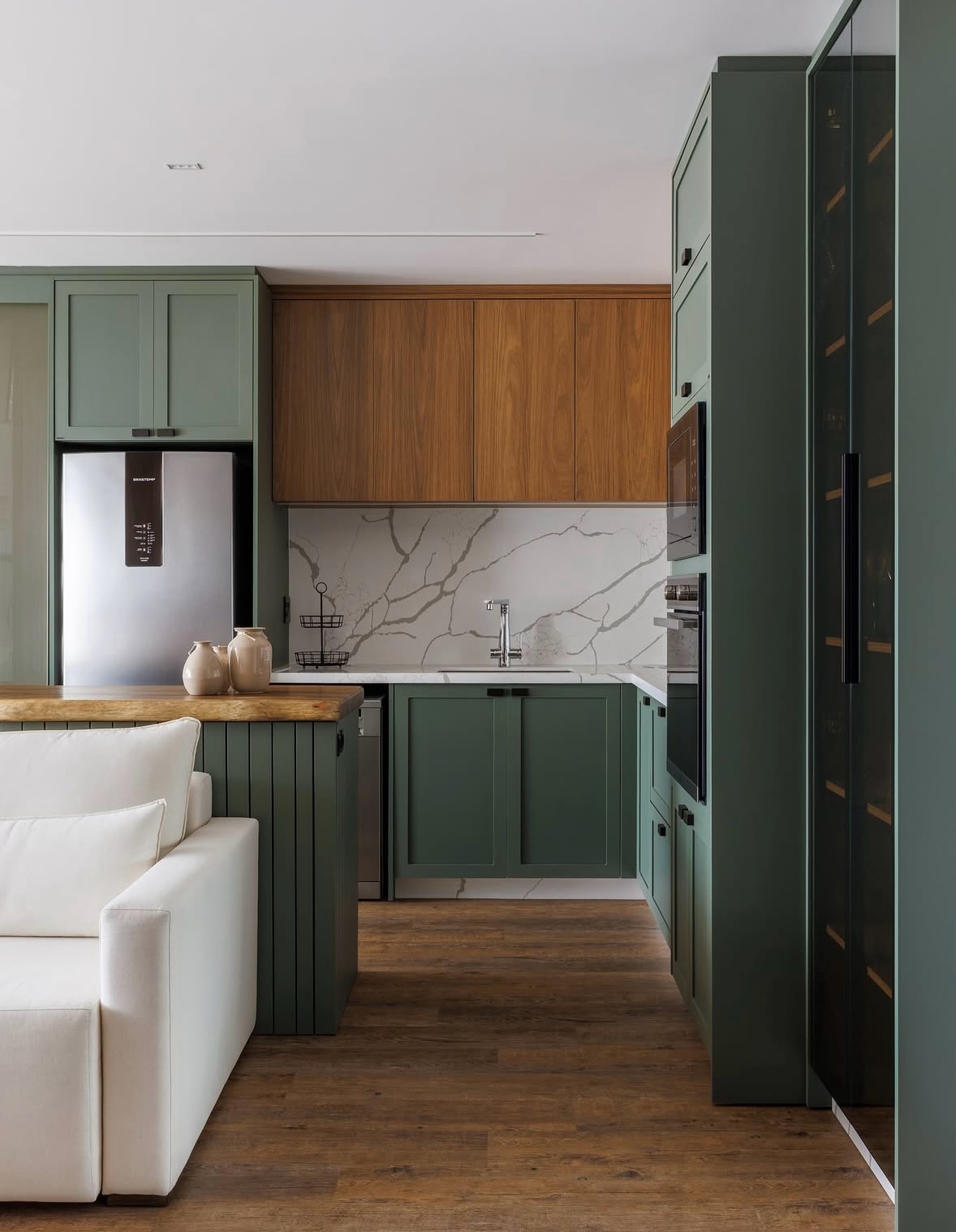 A @capponiarquitetura apostou nas escolhas de revestimentos da Decorfine para este living integrado à cozinha e o resultado ficou incrível.
#NovoEspaçoNovaHistória #Decorfine #CapponiArquitetura #DesignDeInteriores #AcabamentosExclusivos