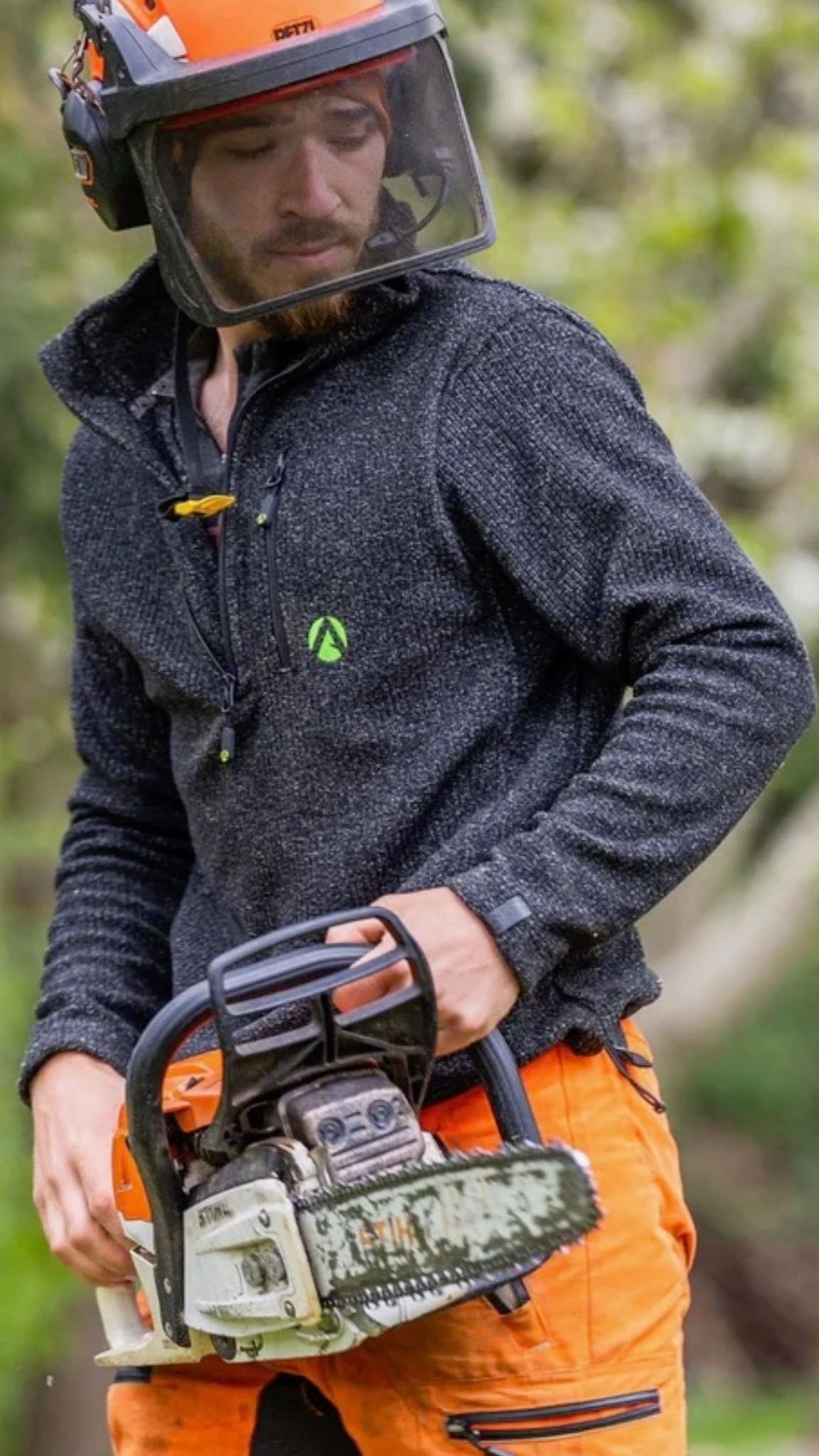 Kälte draussen, Fokus bei der Arbeit.
Die Oberteile von Arbortec halten warm, ohne dich einzuengen. Ideal für lange Tage im Forst und im Gelände. 🌲
Bei uns findest du die passenden Arbortec-Oberteile online und im Laden in Lenzburg.
