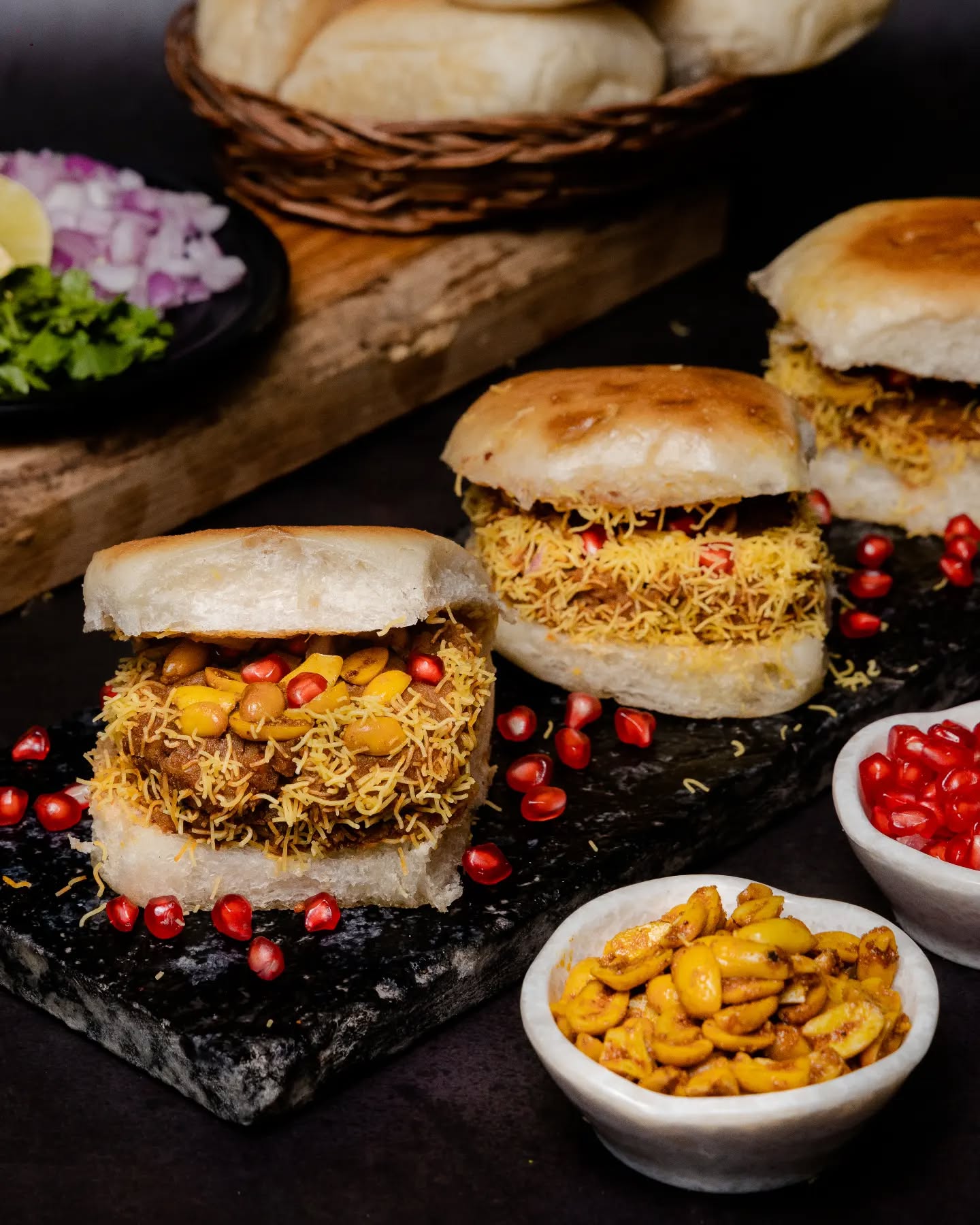 The pleasure of finding good food to eat hits differently. Here it is.. Check out our tangy Dabeli. We welcome you to taste this delectable snack.
.
.
.
.
.
.#indore #indorefood #indorefoodexplorer #foodporn #dabeli #indorizyaka #pkmom