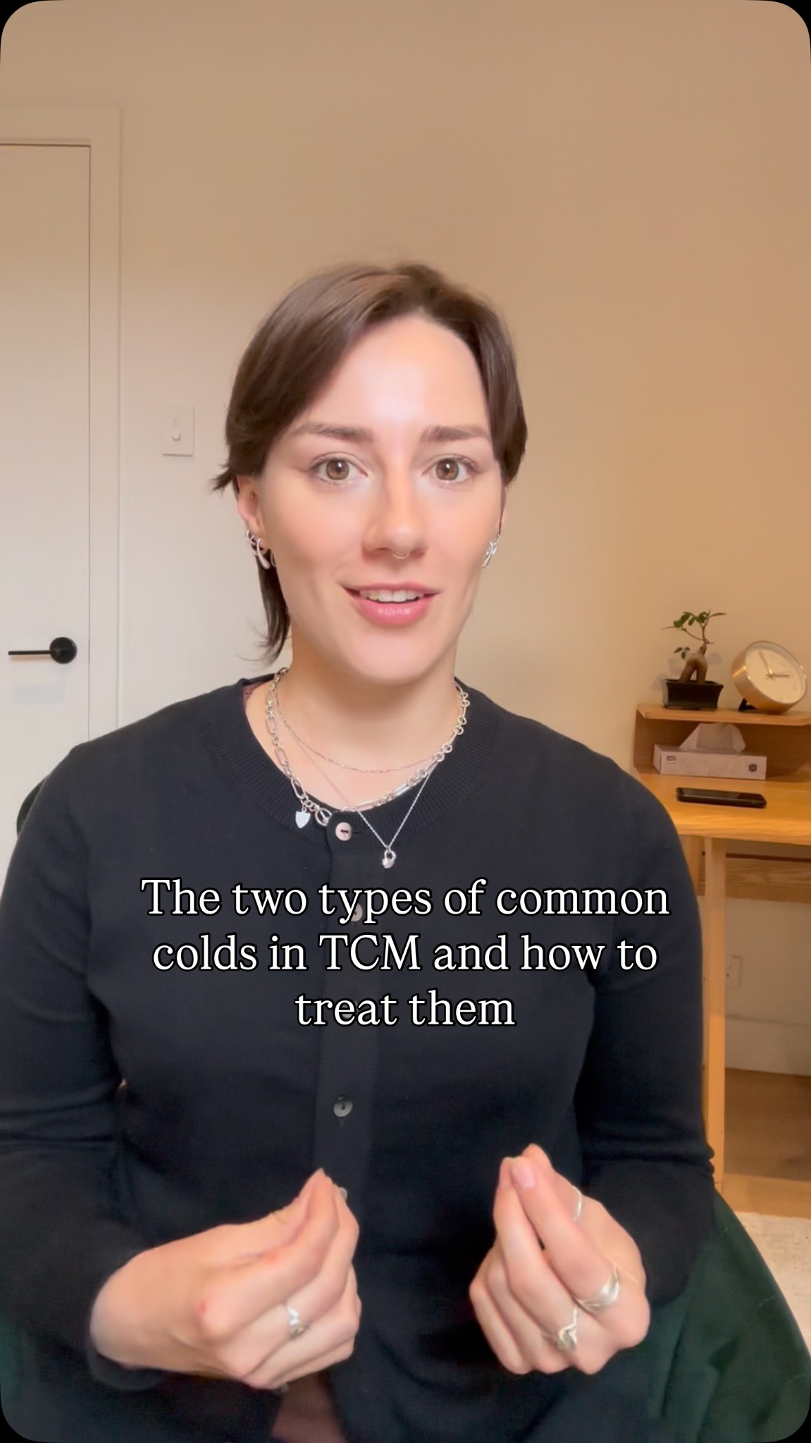 Ever notice how some colds feel heavy and achy, while others feel hot and inflamed?
In TCM, not all colds are the same and treatment depends on the pattern.
š„¶ Wind-Cold often presents with chills, body aches, clear mucus, and little or no sweating.
š„µ Wind-Heat tends to show fever, sore throat, yellow mucus, and thirst.
Using the wrong remedies can prolong symptoms. Correct pattern differentiation is key to effective recovery.
#cold #flu #immunesystem #chinesemedicine
#acupuncturist