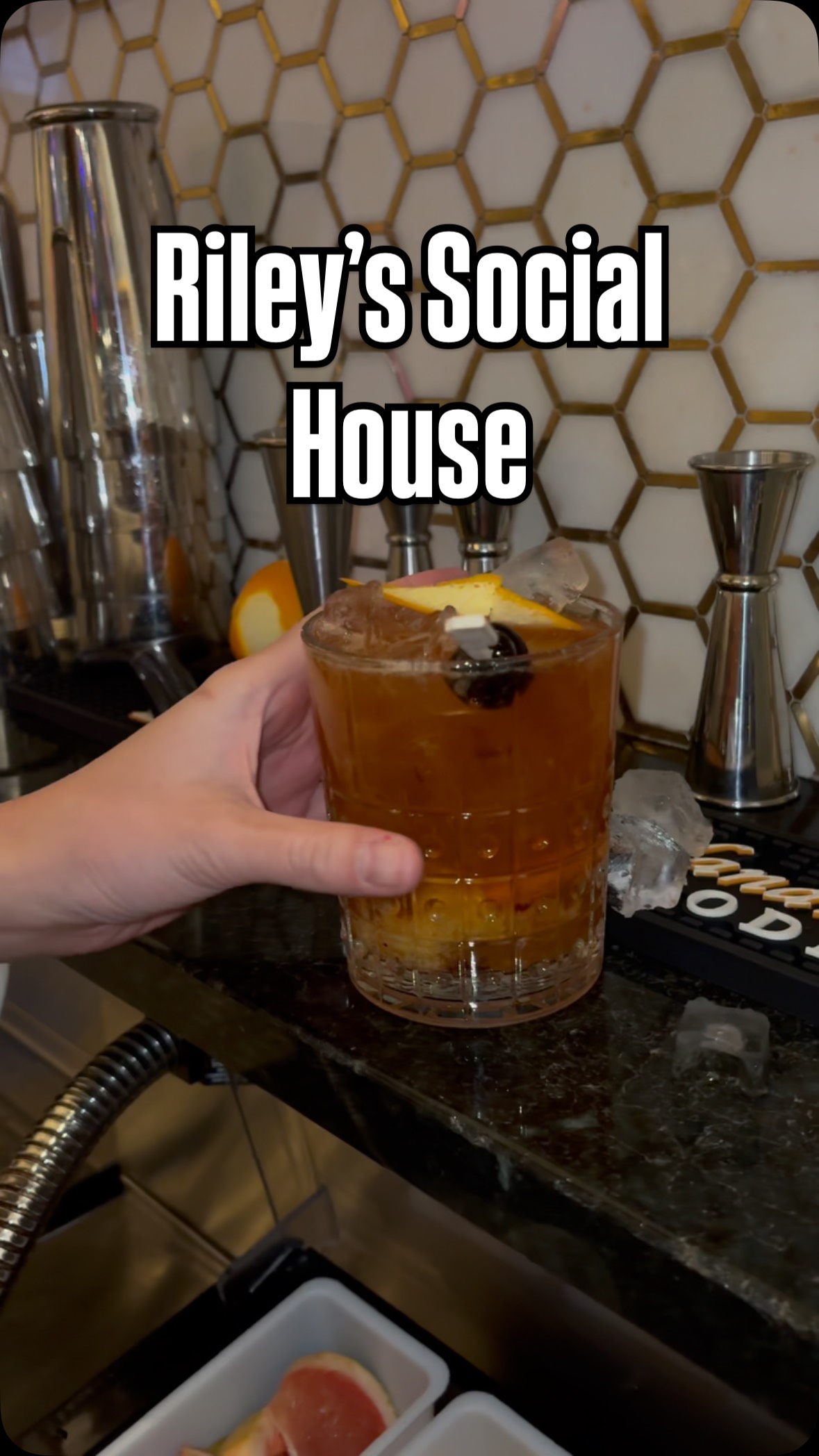 POV: you just found your new favorite bar & eatery 🖤
Great food, great drinks, and your dog’s invited 🐶🍔🍹
See you at Riley’s Social House🤩
#rileysandwich #rileysocialhouse #mkefoodie #mkemycity