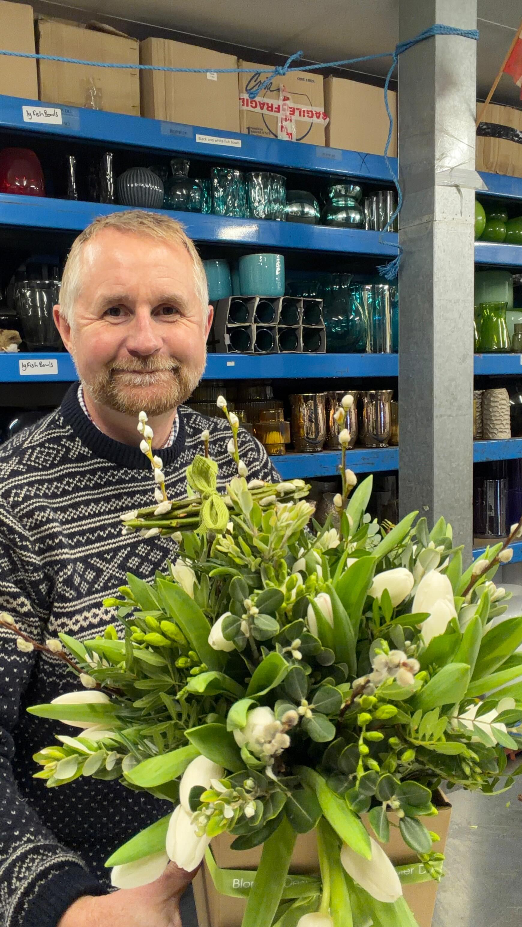 White and green for this beautiful bouquet 🤍💚🤍💚🤍💚
#florals #springflowers #tulipseason #blomsterdekoratör #floraldesigners