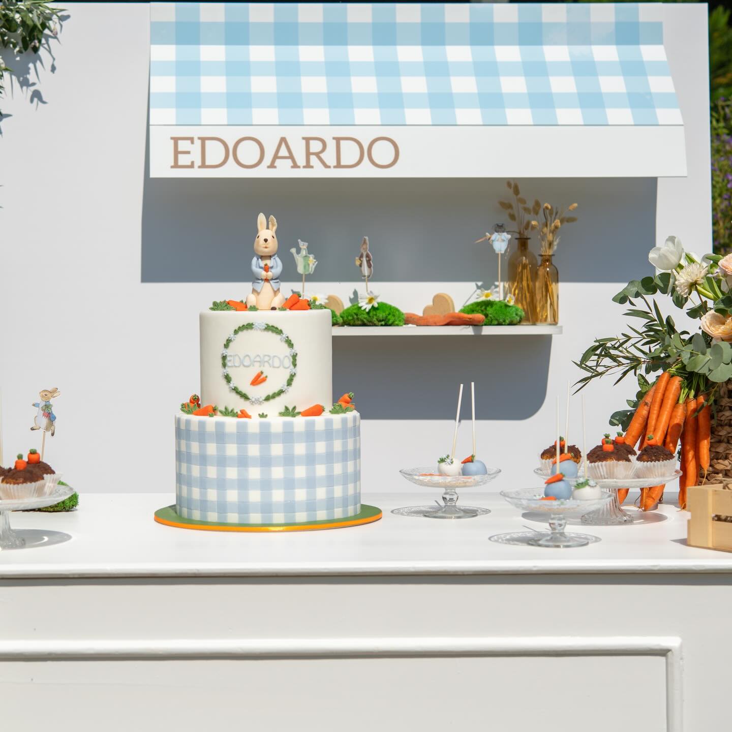 Un anno di amore, sorrisi e dolci scoperte ✨
Per il piccolo Edoardo abbiamo creato un mondo delicato, fatto di dolcezza e magia 🤍🐰
@raffaella.romano.cake_designer
@antoninosellittifotografo
@silviano_landi
@sof.colasante