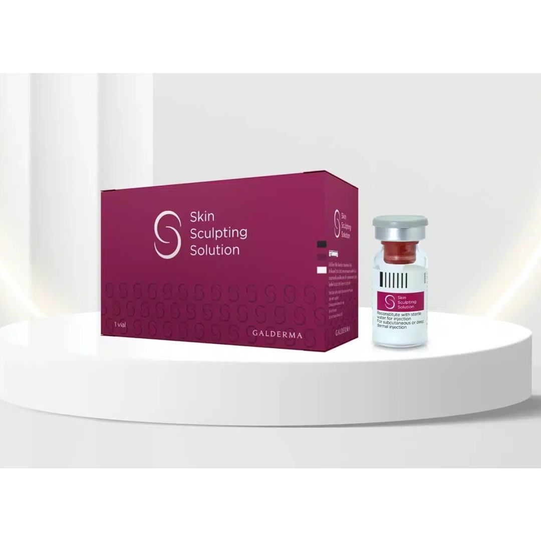 SCULPTRA® – VIDITEĽNÉ ZLEPŠENIE KVALITY POKOŽKY A LIFTING
🧬🧫Sculptra® je pokročilé biostimulačné ošetrenie, ktoré nepracuje s okamžitým objemom, ale s tým najcennejším – TVORBOU VLASTNÉHO KOLAGÉNU
🔬 Ako pôsobí ? :
Na báze kyseliny poly-L-mliečnej aktivuje fibroblasty a spúšťa postupnú regeneráciu dermy.
Výsledkom je PRIRODZENÉ OMLADENIE bez zmeny čŕt. 💎
Čo pacientky naozaj vidia a cítia:
💥 VÝRAZNE PEVNEJŠIU A HUSTEJŠIU POKOŽKU
💥 ZLEPŠENÚ ELASTICITU A ŠTRUKTÚRU PLETI
💥 JEMNÉ, ALE ZRETEĽNÉ POZDVIHNUTIE KONTÚR
💥 PLEŤ PÔSOBÍ MLADŠIE, ZDRAVŠIE A ODDÝCHNUTE
💥 ŽIADNY „OVERFILLED“ EFEKT, LEN ČISTÁ ELEGANCIA
⏳ Efekt sa rozvíja postupne počas niekoľkých týždňov – presne tak, ako prebieha prirodzená tvorba kolagénu.
📈 Výsledok sa zlepšuje v čase a pri môže pretrvávať až 24 mesiacov.
📩 Správna indikácia a individuálny plán ošetrenia sú kľúčové – vstupná konzultácia je u nás základ pred každým ošetrením
OBJENÁTE SA :
📩 v IG/FB správe
📲 +421 918 318 252
📧 info@bianca.sk
#sculptra #biostimulacia #kolagen #skinquality #aestheticmedicine #antiaging #prirodzeneomladenie #luxuryaesthetics #doctorapproach
