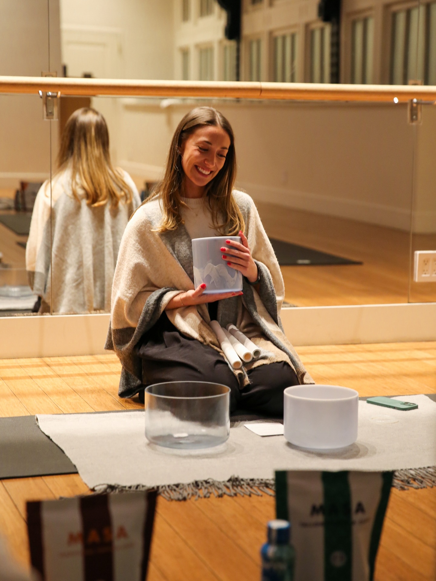 Sound has a way of reaching places words can’t. For me, it helps me slow down, soften, get grounded, and come home to myself.
My 1:1 sound baths offer a deeply supportive space to reset your nervous system, release tension, and get grounded. Each session is tailored to you and available virtually or in person.
If you’ve been craving rest, grounding, or a reset, this may be for you.
DM me if you’re interested!🤍
#gratawellness #soundmeditation #soundbath #nervoussystemregulation #holisticwellness