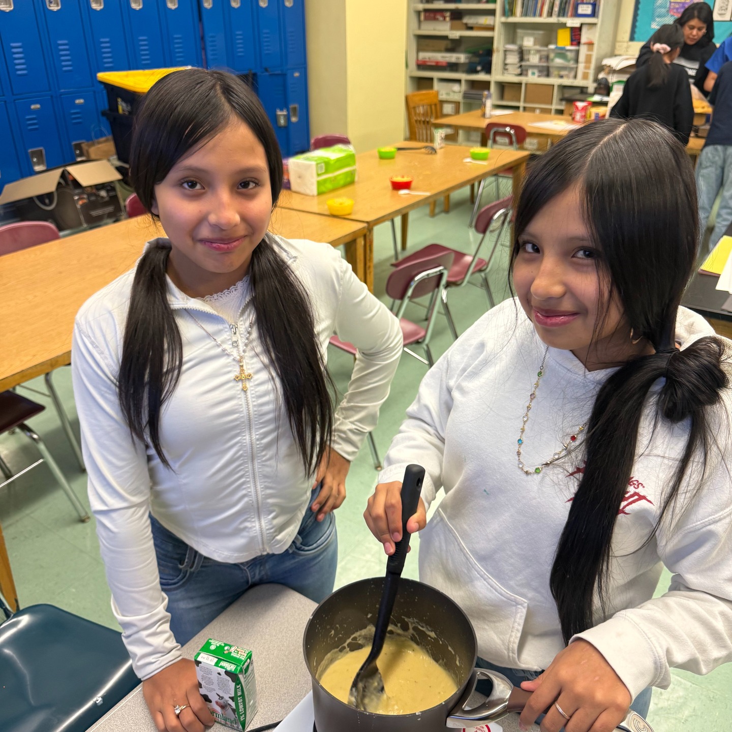 Day 2 of cooking class= learning, teamwork, and lots of fun in the kitchen! 👩🍳 #CookingClass #LifeSkills #HandsOnLearning #FutureChefs #dlmsfamilia