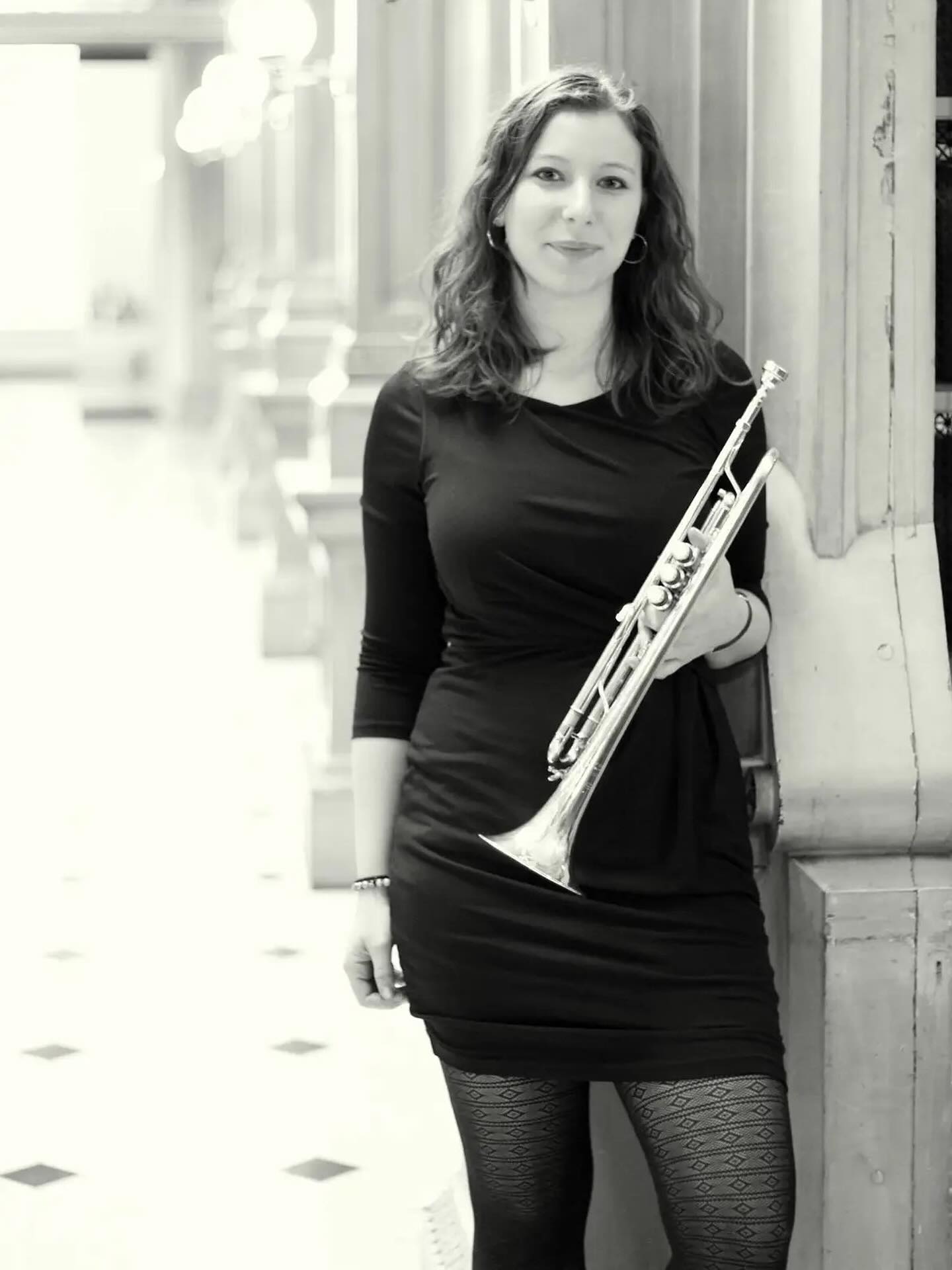 2016 Kate ✨ I was finishing up my masters at Peabody and getting ready to be back in NYC full time. Since then, I have played so many super fun gigs and really grown into my own identity as a musician. I released two albums, played many solo recitals, subbed on broadway, had my own chair on 4 off broadway shows, performed all around the word as a soloist, with orchestra, and with musicals, and played a bunch of other really fun gigs along the way from the Rite of Spring dance parties (anyone remember those) to this summer’s clown show at the Public theater (and subsequent sock burning in the Bronx) ❤️ I feel incredibly lucky for all of the places I have gotten to perform in the past ten years and excited for where I am headed next. 🥳
•
#trumpetplayer #musicianlife #trumpet #letsdothis #throwbackthursday #2016 #tenyearschallenge #tenyearsago #nycmusician #startedfromthebottomnowwehere #yalla #womeninmusic #femalemusician