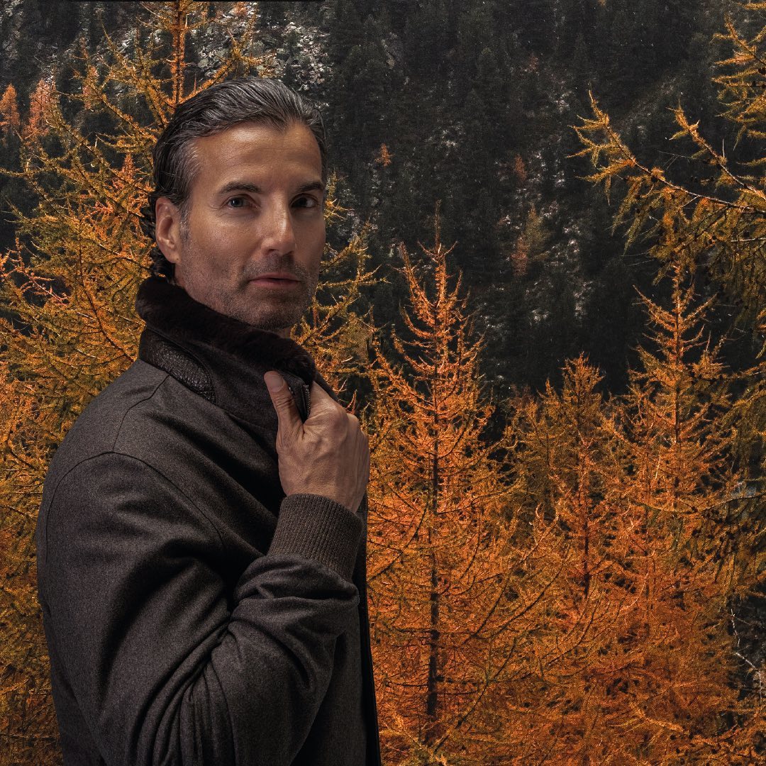 Our premium jackets, crafted with the finest threads and leathers, ensure you’re wrapped in elegance and ready for any adventure. #MontegroElegance