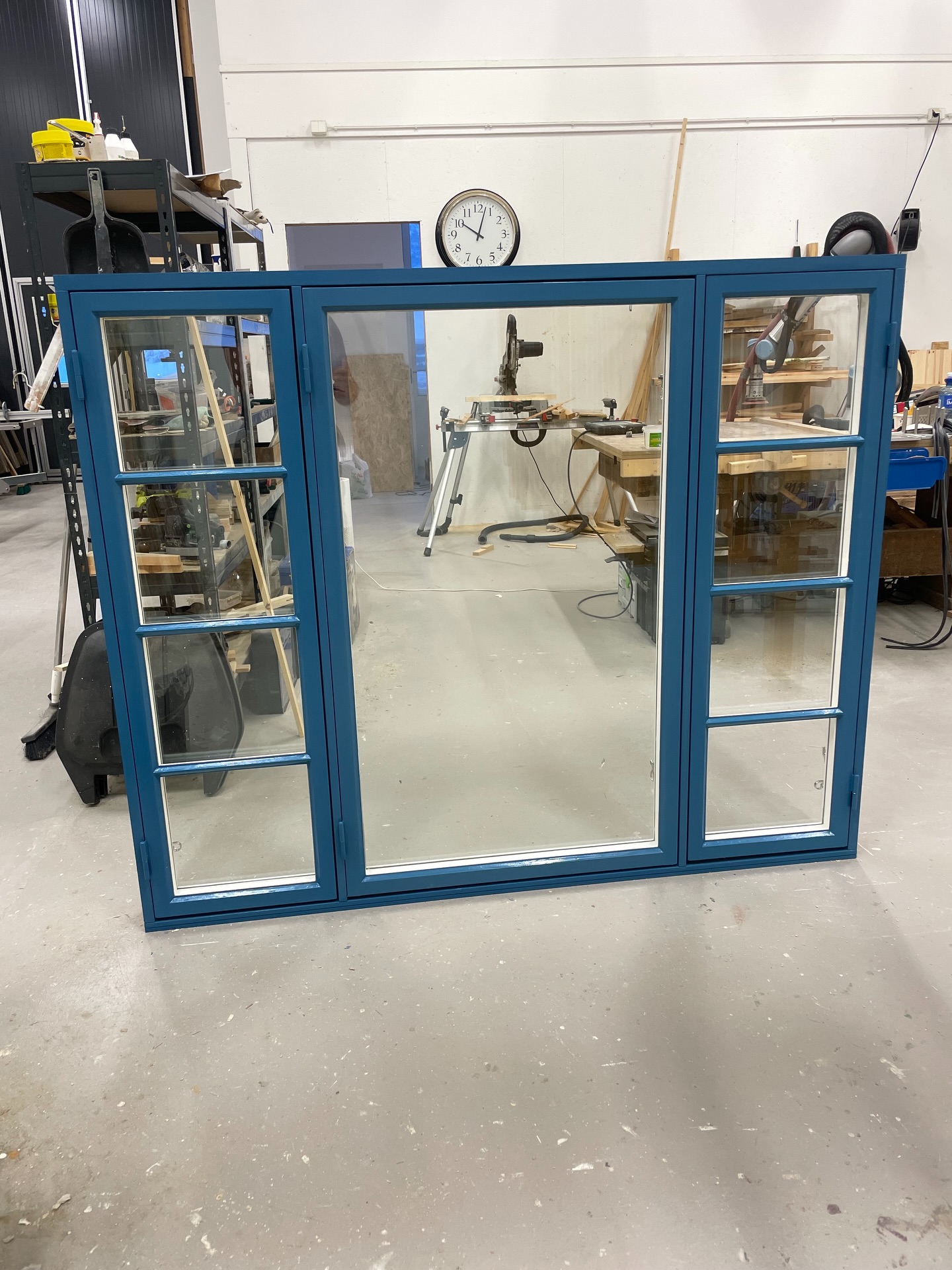 Der här fönstret kommer ju bli perfekt till huset det ska sitta i. Den mittersta fönsterbågen kommer att rama in vyn likt en tavla🤩
#fönster #jämtland #östersund #ottsjö #morinsfönsterhantverk