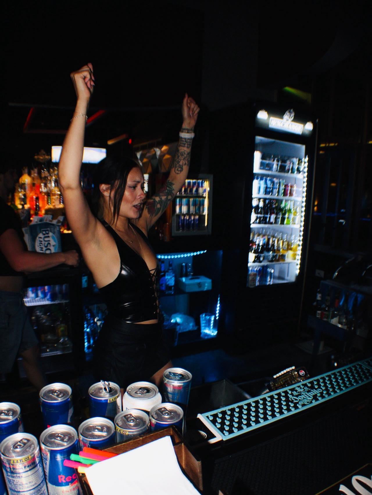 Ready for a night out? @the_exchange_bar is ready to serve up good drinks and an even better time!🕺🪩