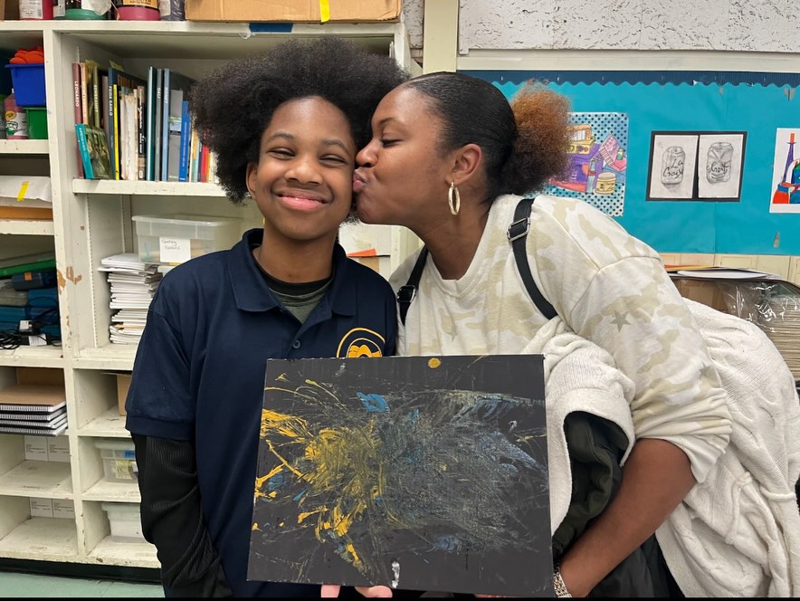 Parents and students had an amazing afternoon of Cocoa and Create after iReady yesterday! ¡Gracias a Ms. Ardila y todos los participantes! 🎨 #dlmsfamilia #nycps @nycdistrict3