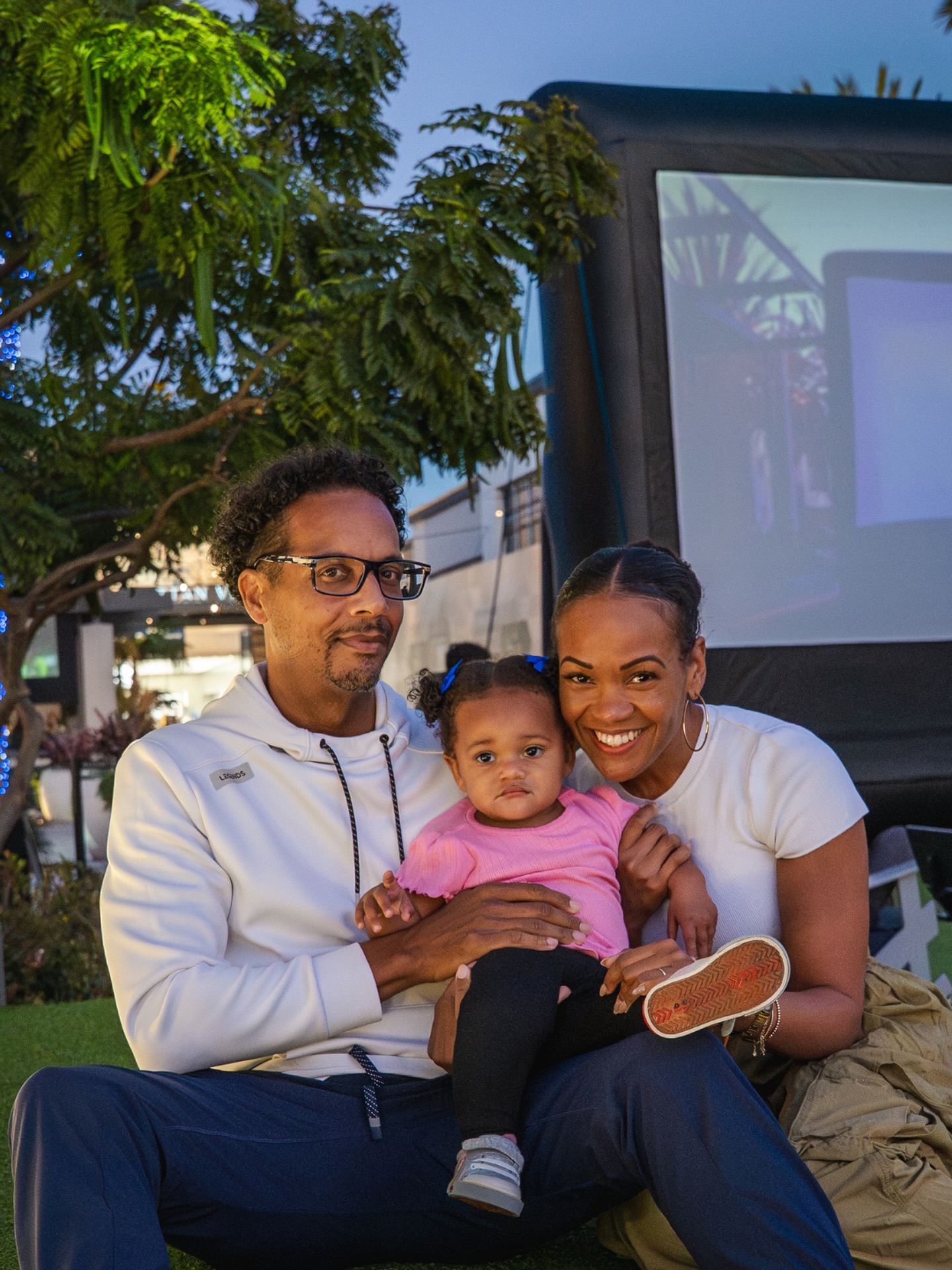 A picture perfect movie night at @manhattanvillage 📸🎬
•
•
📞 321-233-3873
💌 DM us💫
•
•
#motionflix #motionflixandvibe #movies #watchparty #bigscreen backyardmovies datenight residentevent events screenrentals losangeles events outdoormovies outdoormovienights
LAmovies residentevents