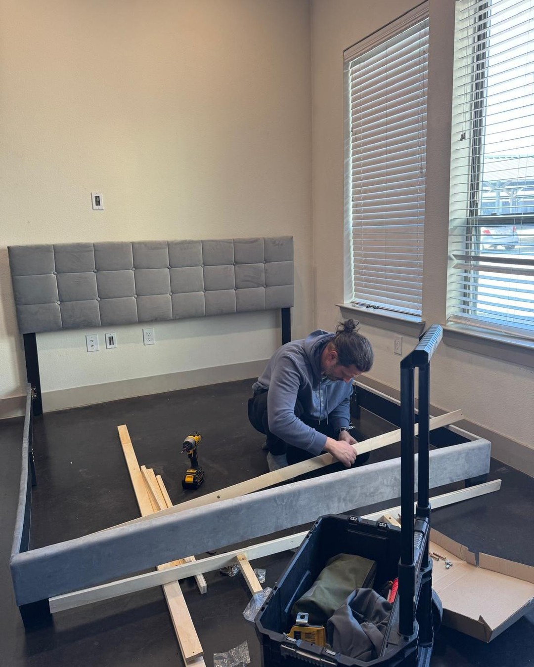 Avoid these flat-pack assembly mistakes today.
Did you know rushing the slats can lead to squeaks? Or that skipping the right drill bit risks damaging your frame?
Our team has seen it all. Trust us to get it right the first time.
Ready for a smooth setup? Call or message Handy Furniture Fix & Movings for expert help. 🛠️😊