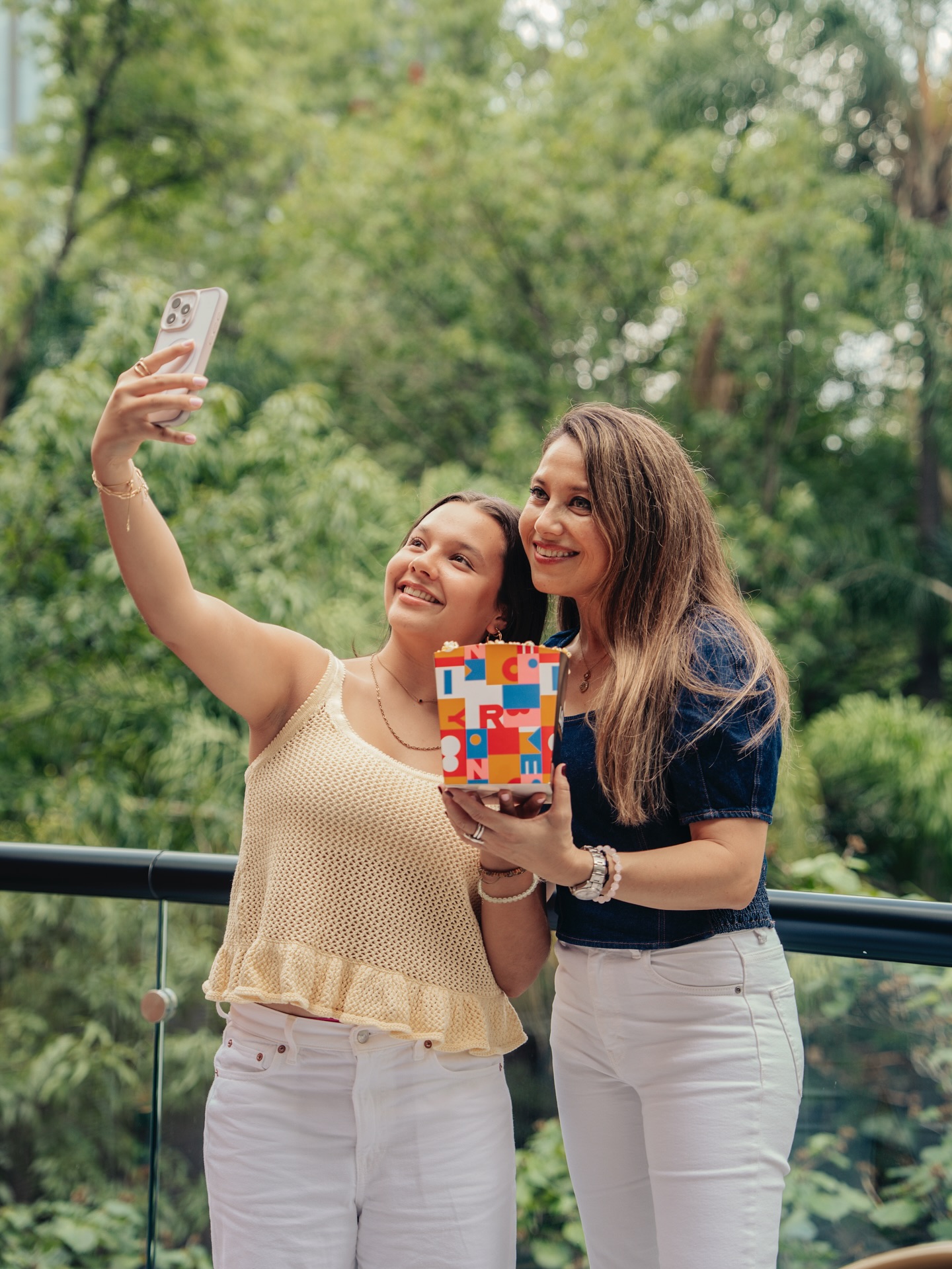 En Punto Sao Paulo los planes simples también se vuelven especiales. 🍿✨
Descubre la terraza de @cinerymx y crea recuerdos únicos. 📸
#puntosaopaulo #cinery #guadalajara