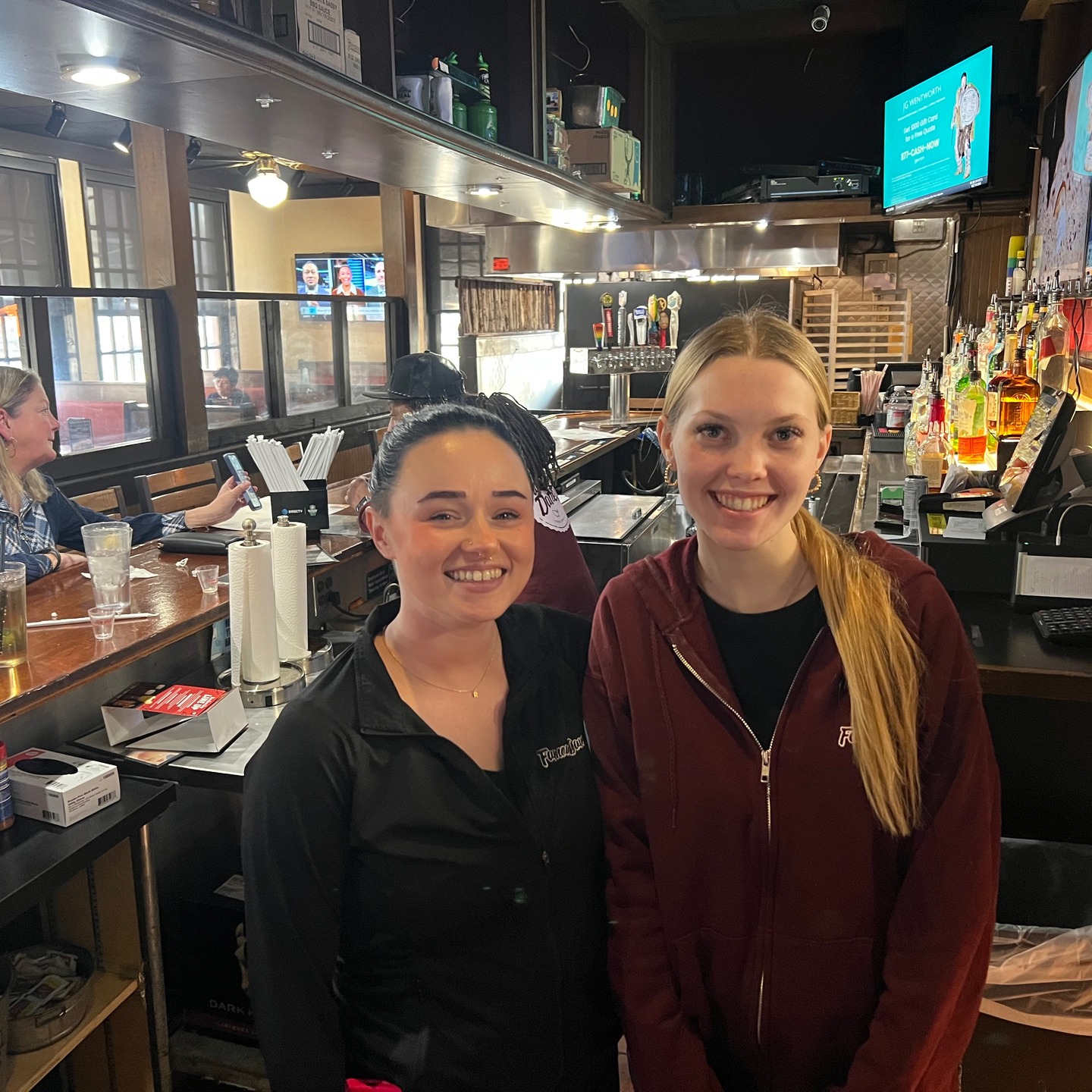 Cold weather, warm welcomes! Meet some of the friendly faces behind Oakton Restaurant Week (Jan 16 -25). Small town, big flavors--and even bigger community spirit! #settledowneasybrewing #famousdavesbbq #viennavafoodies #northernvirginia #northernvirginiamag