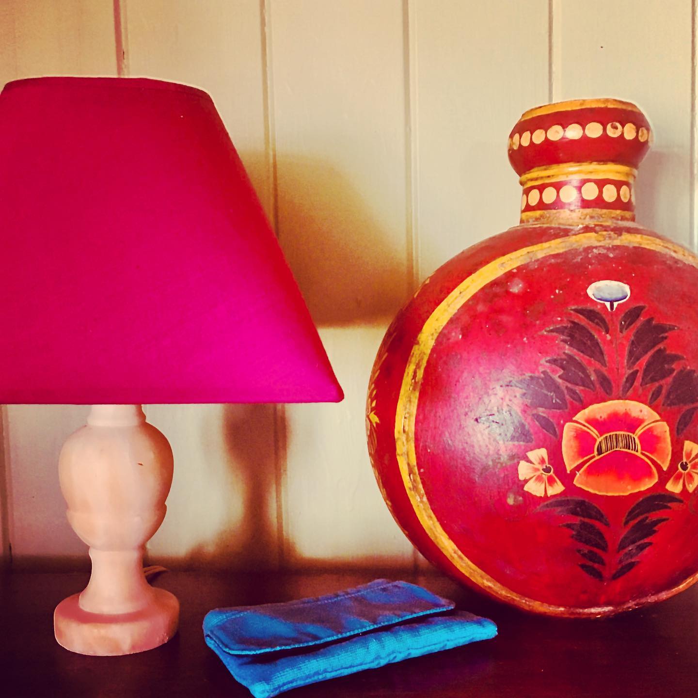 My desk. My purse 👛. My laptop 💻. My shopping .... #selfisolation sorted... high quality fair trade on sale elegantemu.com/shop #elegantemu #cristinaforfairtrade #CFFT #SayItFair #staysafe #happyathome #happyathome🏡 #onlineshopping #ethicalbrand #bluepurse #fairtradefashion #ethicalstyle #ethicalfashion #giftsformum #conciousshopping