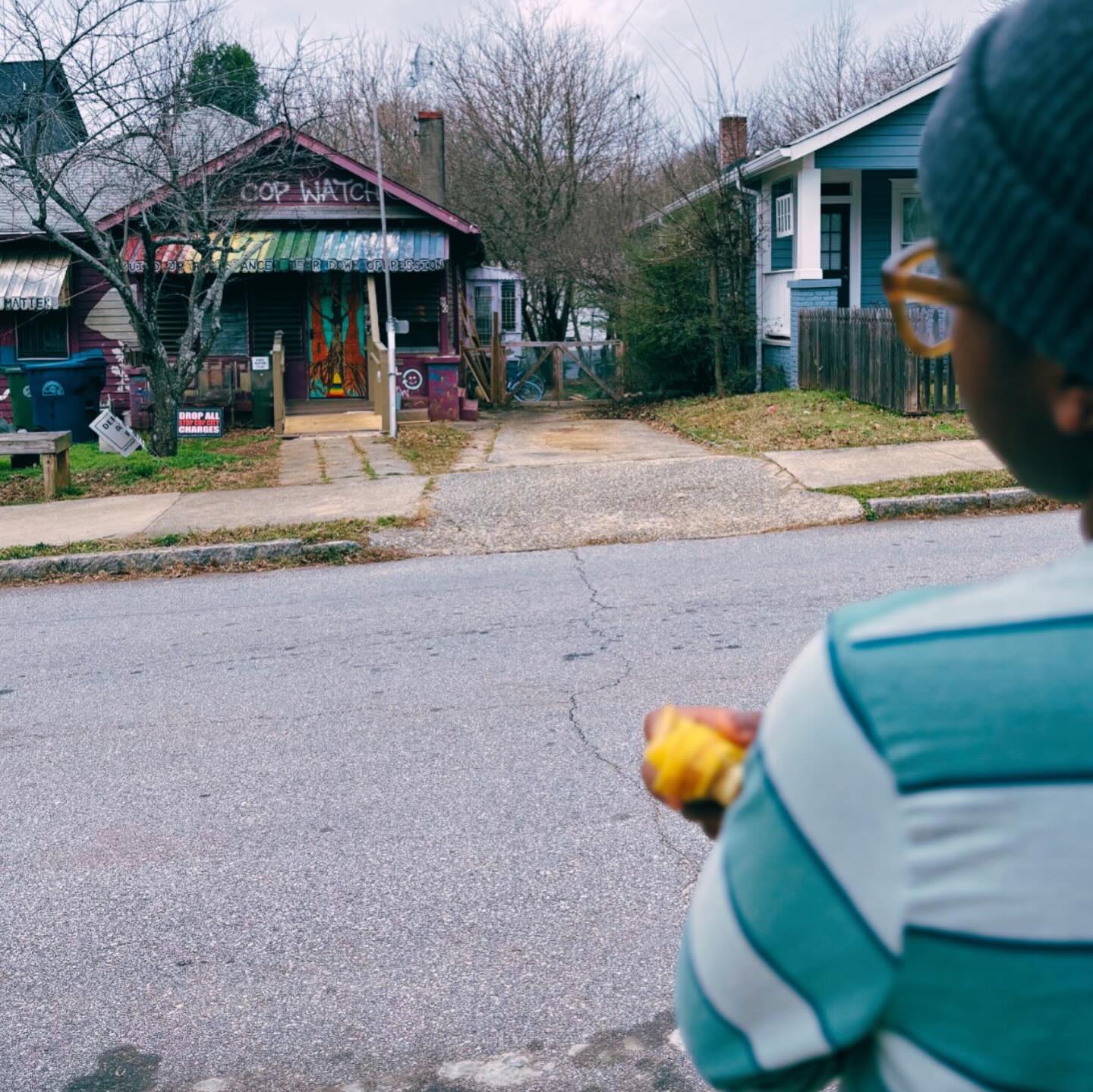 Our GrassRoots Middle students walked through Edgewood this week quietly—reserving their questions, their comments, their thoughts, until we met indoors to discuss and ponder. While we walked, we asked the children to see, really see, without judgment.
We got to stand at the teardown house covered in murals and messages. A house that has fed, rallied and advocated for so many. We saw the transformation happening all around it. We noticed what was there and what wasn’t.
Through the environmental justice lens, our students are learning the power of location—what it means to live close to work, to have proximity to fresh produce, to see tax dollars poured into school buildings, to have hospitals and doctors nearby. And what it means when neighborhoods become food deserts instead.
But in true GrassRoots way, this is never just about talking. It’s about visiting. It’s about walking. It’s about them observing, them noticing and wondering and asking their own questions. We don’t push them toward conclusions. We walk alongside them as they learn to read the world for themselves.
From the 1950s ads marketing Collier Heights as “one of Atlanta’s finest colored areas” to today’s shifting landscape—history is happening all around us. And our students are learning to see it.
This is place-based education. This is middle school as a vibe. 🖤