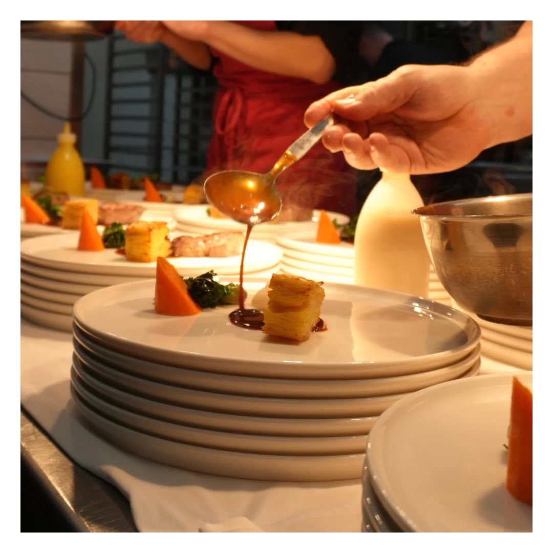 Am letzten Tag des Jahres haben wir nochmal gezeigt was wir können & jetzt zeigen wir‘s euch. - Hier bekommt ihr ein paar Eindrücke von unserem Silvestermenü. 🥂
#pier6 #bremerhaven #foodies