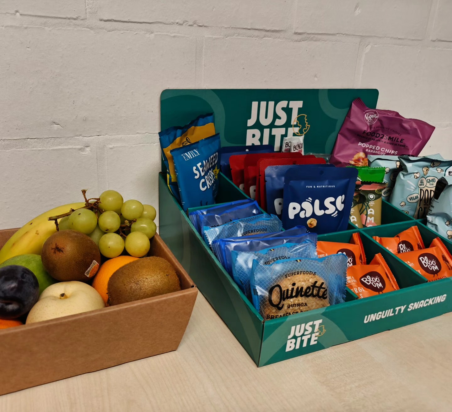 🍊🍪🍎🍇🍏🥝🍌🍐🍪 Grondwerken De Mol test gezondere snacks op kantoor. #welzijnophetwerk #fruit #unguiltysnacking #justbite #duurzameaanpak #theglobalgoals 🌎 #duurzaamheid 🌟 #ecologischevoetafdruk 🏞️