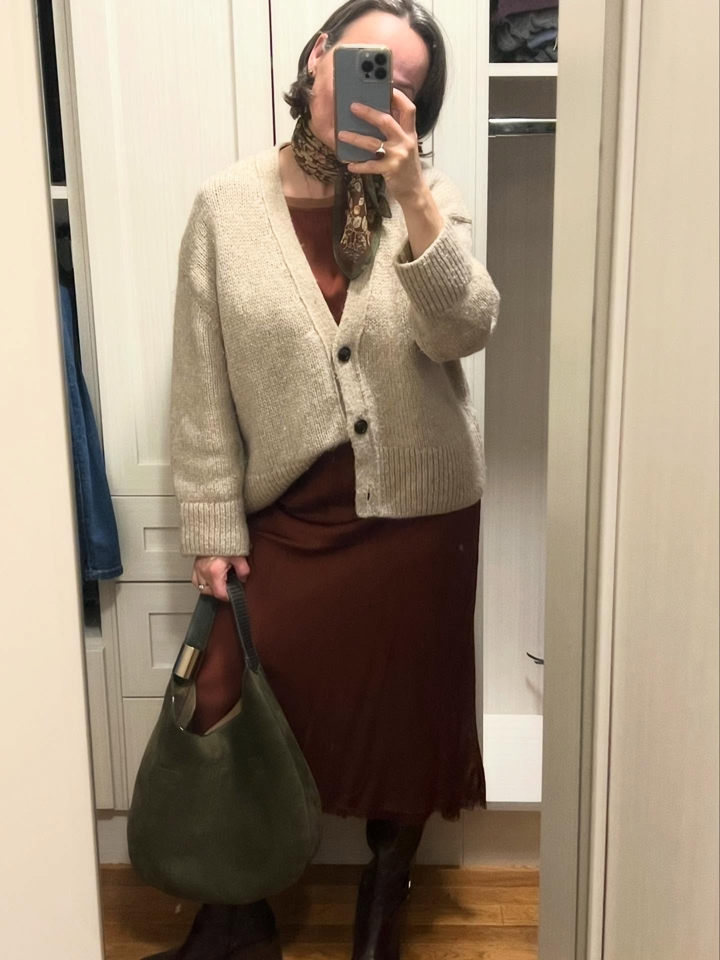 AICI Fashion Friday Challenge
Chunky knit, satin, leather, and suede — creating contrast through texture rather than colour.
Different fabric weights add depth and interest within a mostly neutral palette.
@aiciglobal
#personalstyle #textureinstyle #aicifashionfriday