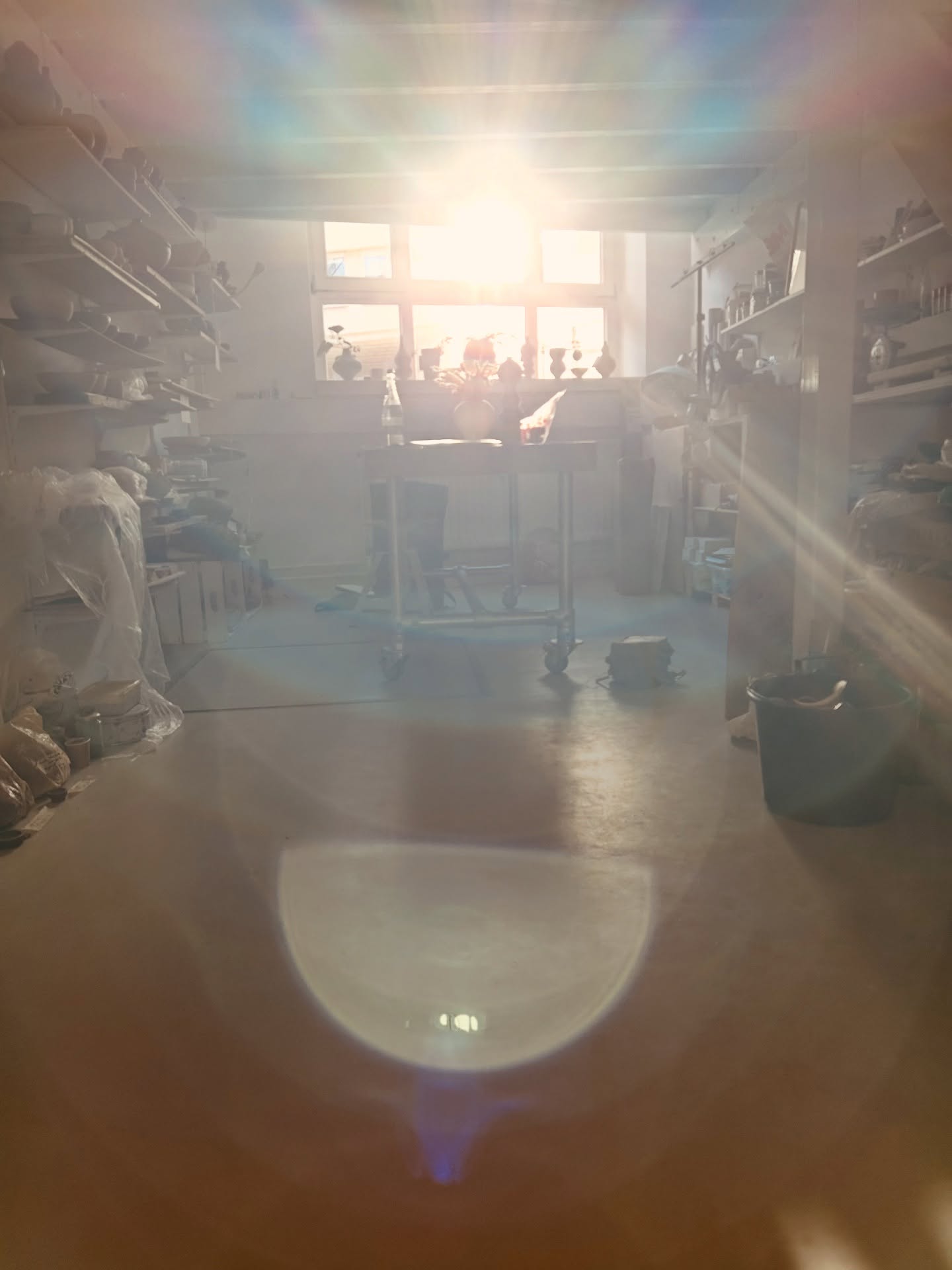 S T I L L E • M O M E N T E
Wenn das Licht den Raum berührt – und Formen entstehen.
Licht. Raum. Form.
CL·AY – ein Ort für bewusste Kreation und eine Oase der Ruhe.
Willkommen im Keramikstudio für innere Zentrierung.
Töpfern. Achtsamkeit. Ankommen.
Workshops · Drehscheiben-Vermietung · Shop
Ein Raum für Ruhe, Balance und Design – mitten in Hamburg Ottensen, verborgen im ruhigen Innenhof eines alten Ziegelgebäudes.
Workshops & mehr: cl-ay.de
·
S I L E N C E • M O M E N T S
When the light touches the room – and shapes begin to emerge.
Light. Space. Form.
CL·AY – a place for intentional creation and a sanctuary of calm.
Welcome to the ceramics studio for mindful grounding.
Pottery. Mindfulness. Arriving.
Workshops · Wheel Rentals · Shop
A space for calm, balance, and design – in the heart of Hamburg Ottensen, tucked away in the quiet courtyard of an old brick building.
Workshops & more: cl-ay.de
#design
#achtsamkeit
#oase