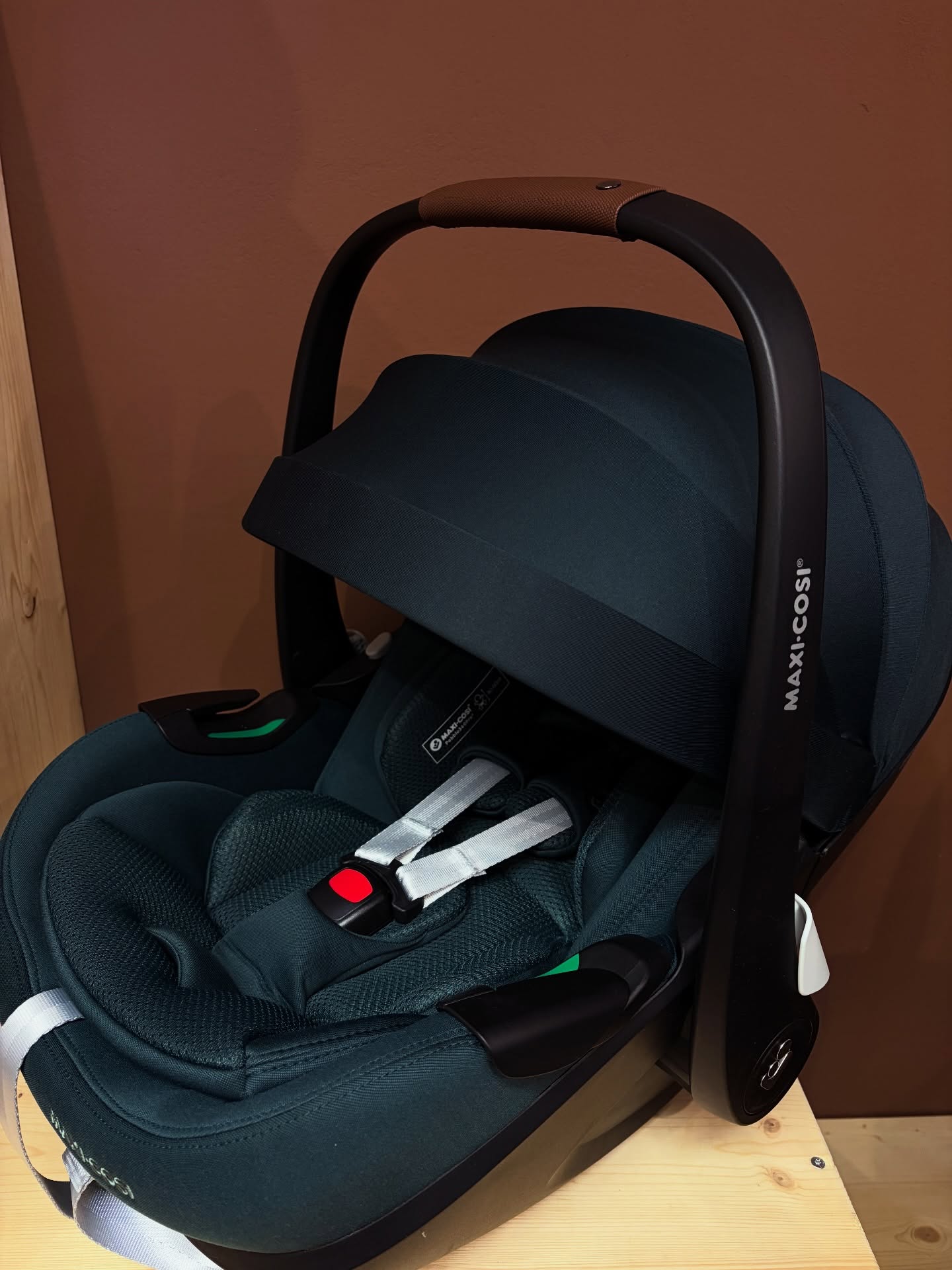 Unsere Wahl 🤍
Die Pebble 360 Pro², weil Sicherheit, Komfort & Alltagstauglichkeit für uns an erster Stelle stehen 👶🏼🚗
✔️ geeignet ab Geburt (40–87 cm)
✔️ ergonomische Liegeposition für Neugeborene
✔️ G-CELL Seitenaufprallschutz
✔️ ClimaFlow für optimale Luftzirkulation
✔️ Easy-in-Gurtsystem
#pebble360pro #maxicosi #babyschale #iSize #babysicherheit #neugeboren #elternwerden #babyerstausstattung #sicherunterwegs #familienalltag #mamablog #papablog