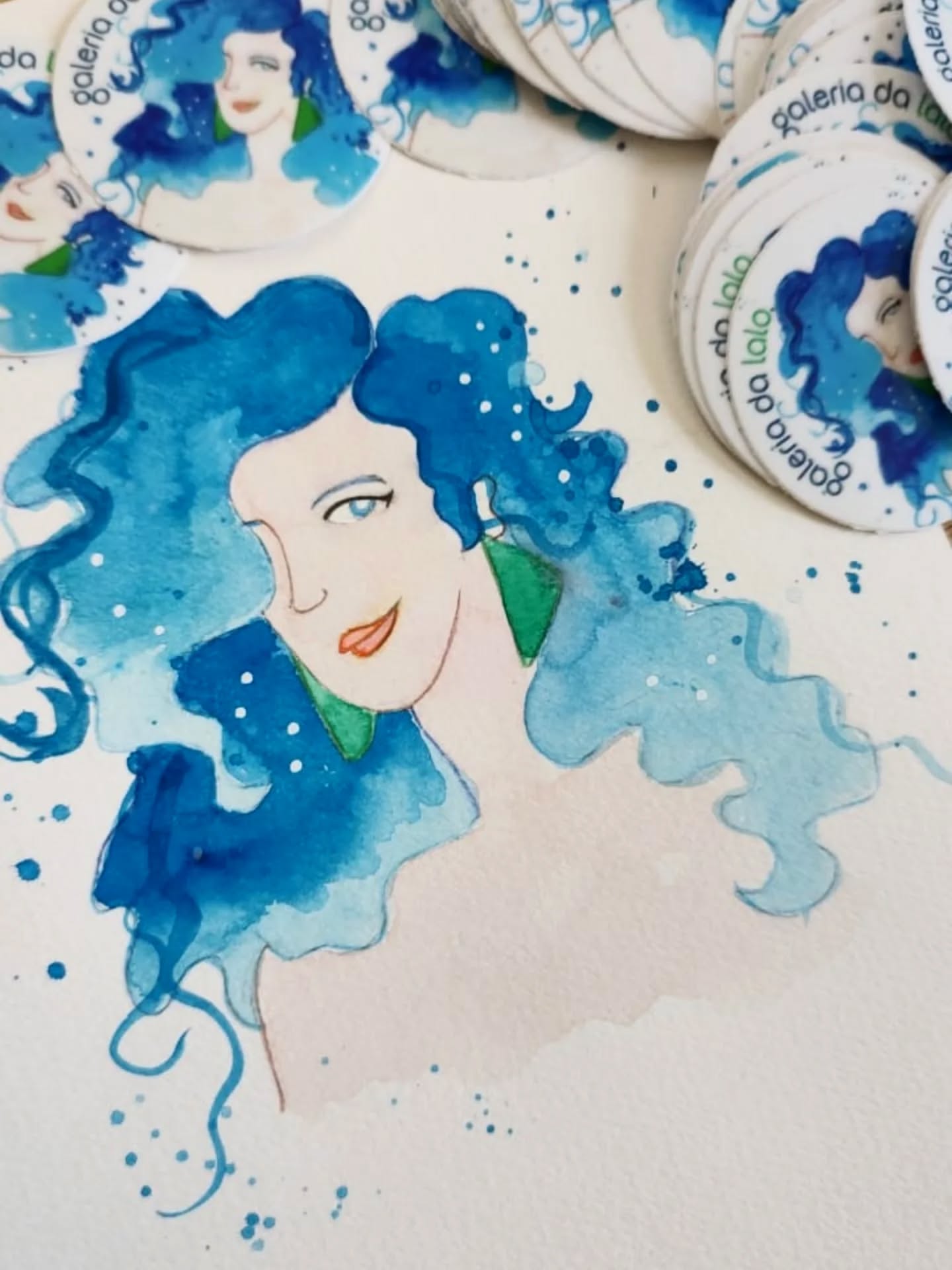 Aqui a ilustra original que deu vida aos adesivos de brinde do calendário de 2026. Gosto muito de fazer esses comparativos. O que você achou? Os adesivos fizeram jus ao desenho?