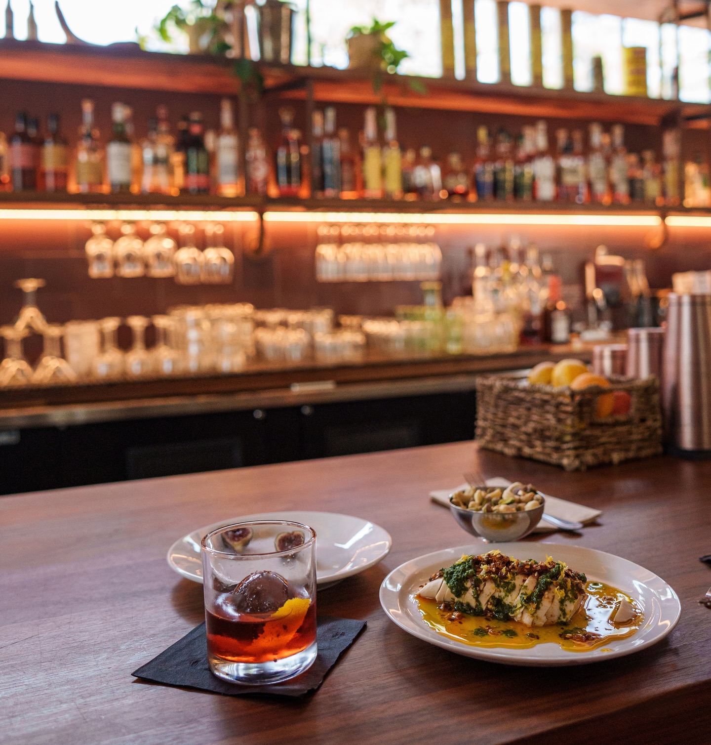 Visit the four enormous Silos here at the Granary and discover what lies between the train tracks and the old grain vaults. 🌾
The bar has a gritty industrial ambiance with a touch of coziness. The handcrafted cocktails and dishes are unique with high quality ingredients. 🍸
- @mhcoc @silosmh @visitmorganhillca @destination_downtown_mh @buy_local_morgan_hill