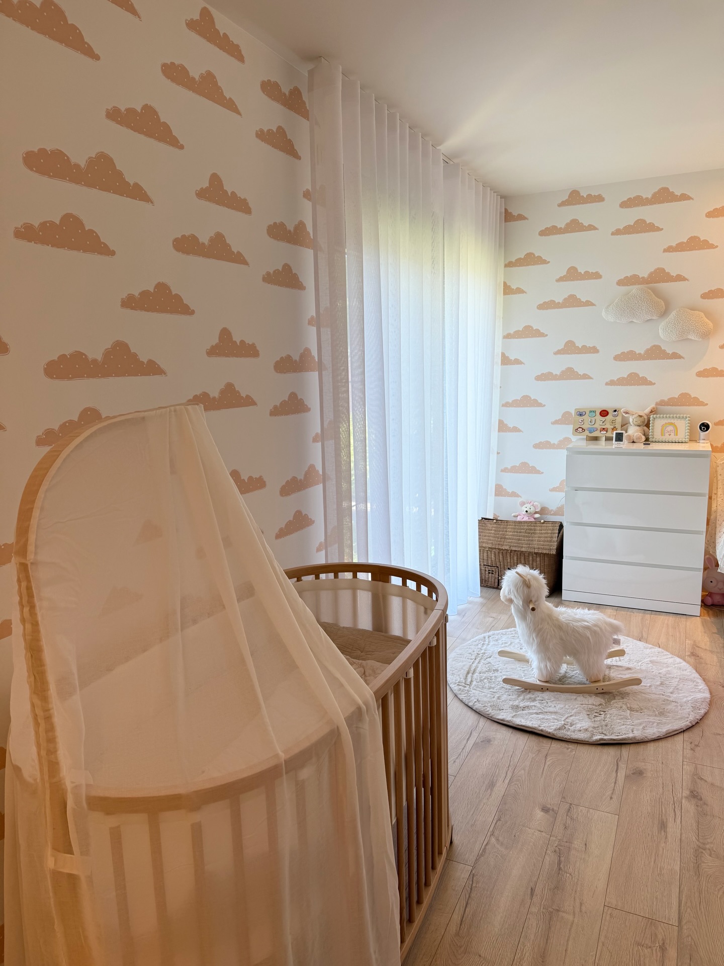 Cloud-like sleeping & the sweetest dreams ☁️
We can’t get over how adorable this kids’ room makeover from @kristelhubeny turned out with our Cloud wallpaper.
Swipe for maximum fluffy cuteness!🩷🐶