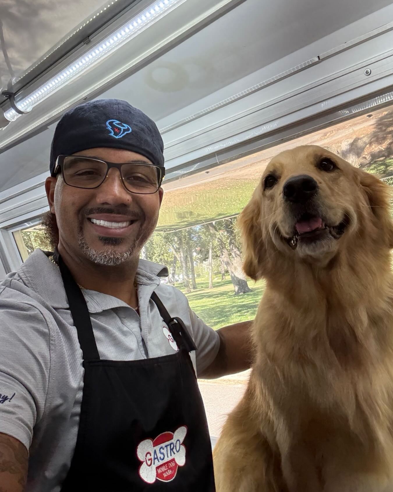 It’s always love after the scrubs with Gastro Mobile Dog Wash🐾❤️🫧 #thegastroway #houston #paws #goldenretrieverworld #gastromobiledogwash