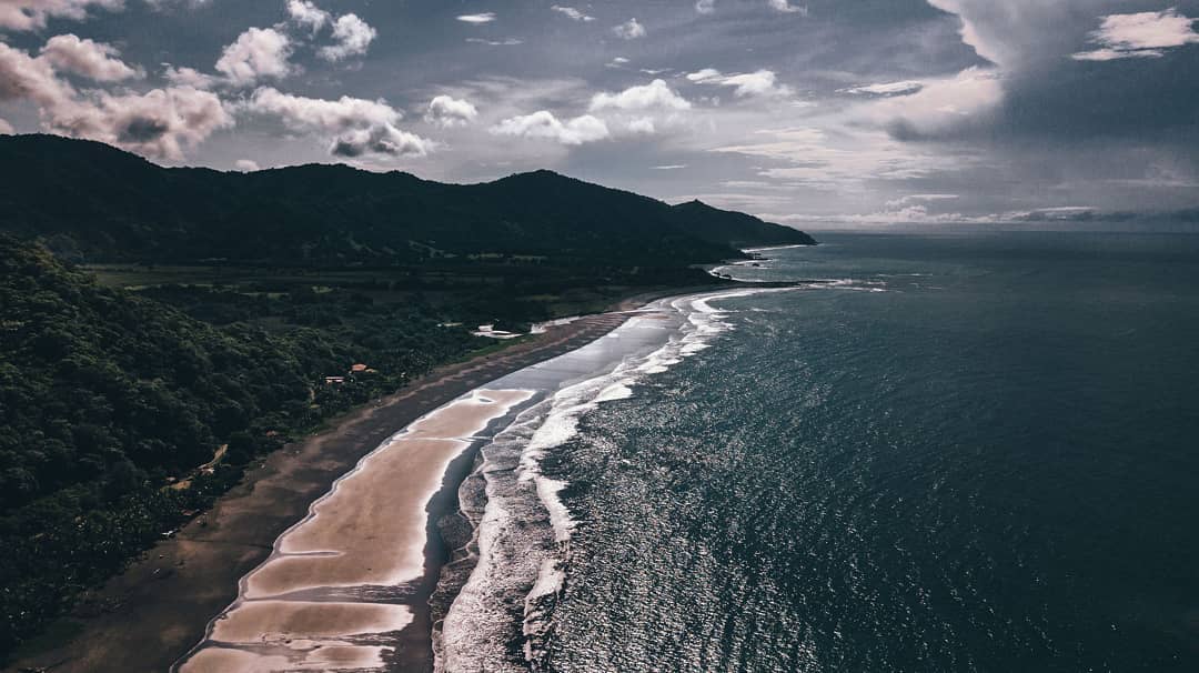Our slice of paradise! Where the mountains meet the sea...🌄🧡🌊
¡Nuestro trozo de paraíso! Donde las montañas se encuentran con el mar...🌄🧡🌊
📸@emitephotography
#cambutal #adventure #panama #lafincacambutal #boutiquehotel #boutiquedestination #azuero