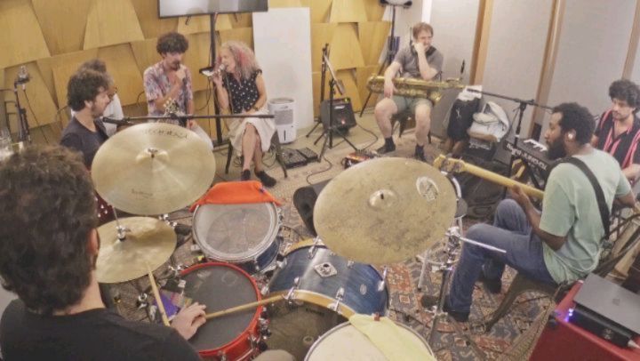 No Porão da Francisca, HOJE!
Gustavo Galo convida Alzira E e Juçara Marçal.
Casa abre às 19h30, cem primeiros não pagam!
Cheguem junto!!!