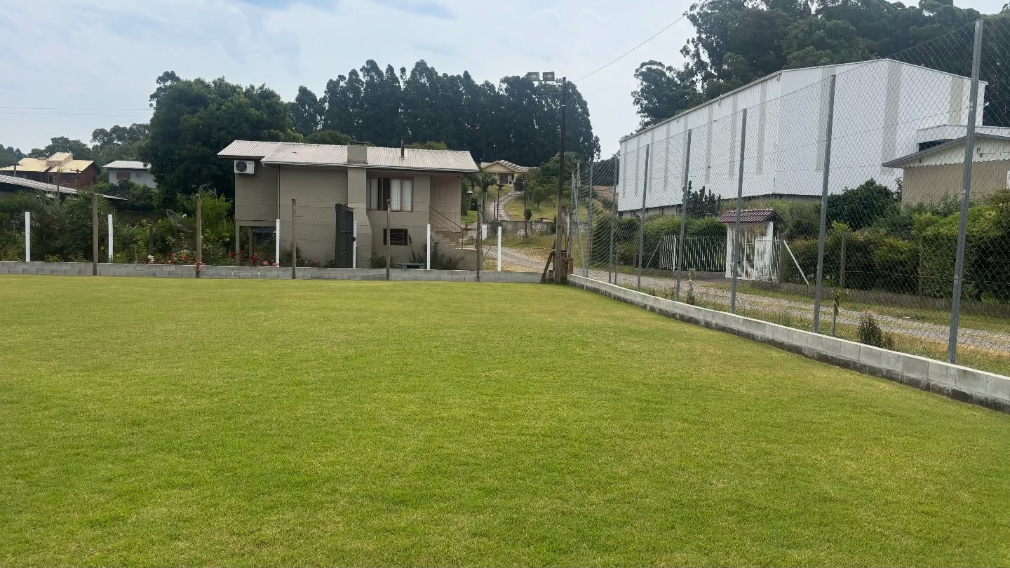 “A MONTANHA REVELA QUEM É FORTE DE VERDADE” 📍
Meus sonhos nunca terminam, sempre desejei ajudar as pessoas a transformarem seus sonhos em realidade. Minha paixão pelo esporte transformou a minha vida e isso me faz acreditar que pode mudar a vida de muitas outras pessoas.
•
O sacrifício é imenso, mas minha força é insuperável. Construí uma carreira, consolidei meu nome, conquistei títulos, criei uma marca, expandi meu trabalho e trabalhei muito para alcançar tudo isso.
O universo sempre conspirou a meu favor porque ele se faz presente pela lei do retorno, quanto mais eu ajudo as pessoas, mais sou ajudado por ele.
O que este texto tem a ver com todas estas imagens?
Em breve eu te conto, por hora posso te dizer que se você pode sonhar, você pode realizar.
@marquinhosxavier
@amaxfutsal
@escolamarquinhosxavier
#marquinhosxavierhighperformance