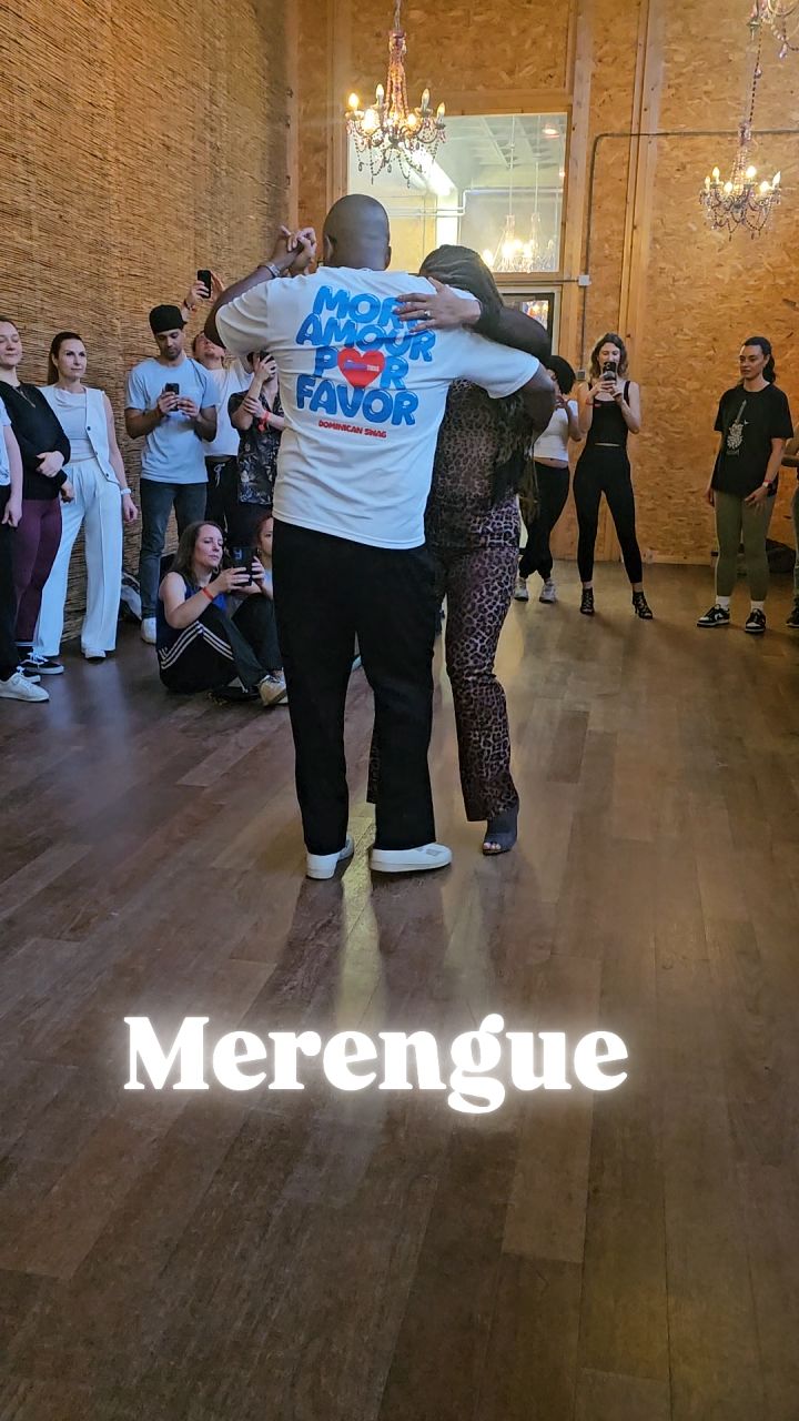 In a world full of Salsa & Bachata…👀
Choose Merengue 👌get more information comment bellow YO.
Because sometimes you don’t need spins, drama or complicated footwork.
You just need a rhythm that says:
👉 “Relax. Smile. Move.”
That’s Merengue.
And that’s Dance Without Fear.
Tag someone who thinks they “can’t dance” 👇
Let’s prove them wrong 😏💃
If dancing scares you…
Merengue is your best friend.
No pressure.
No perfection.
Just rhythm, laughter and feeling good in your body.
Welcome to Dance Without Fear – Merengue at
Latin Soul Dance, The Hague 💛
👉 www.latinsouldance.com
#Merengue #dans #dansen #dance