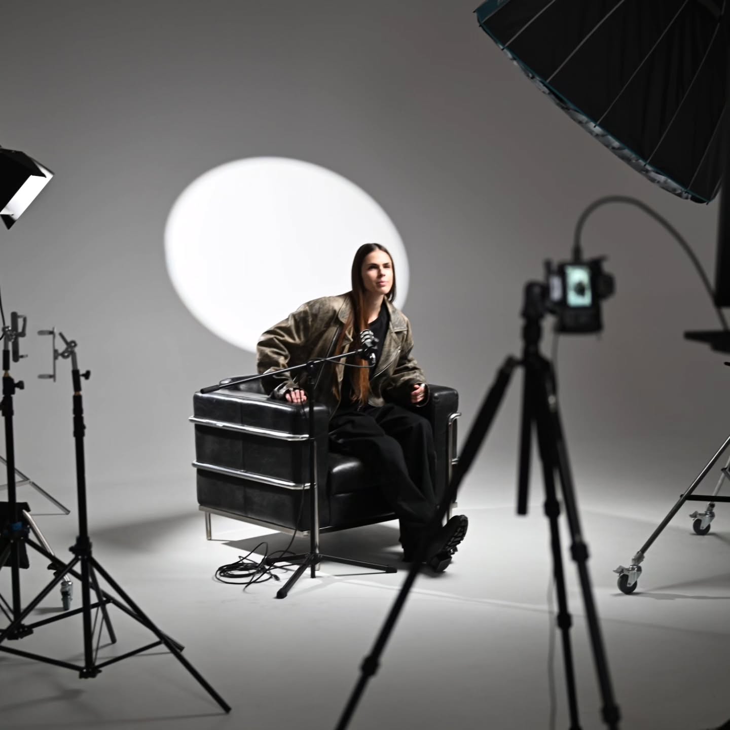 Labai patogu filmuotis, nes gali save matyti ekrane įrašo metu :) tikrai verta atvykti!
#videostudijakaune #podcaststudija #tinklalaidziufilmavimas #reelsfilmavimas @studio101.lt