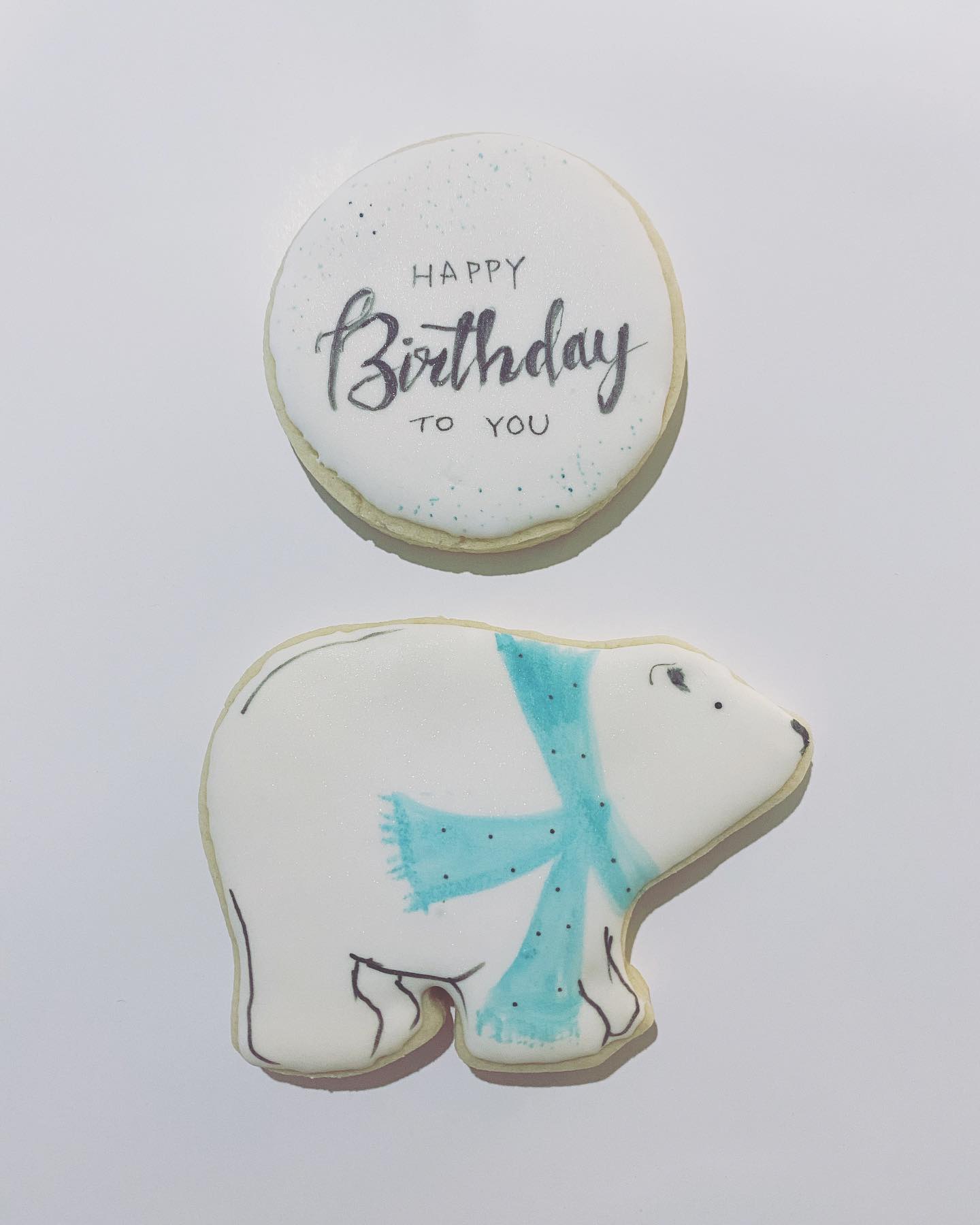 ‘Tis the cookie season. #friday #cookiedecorating #cookieseason #cookies #sugarcookies #cookiegram #cookiesofinstagram #letthefestivitiesbegin #birthday #polarbear #sugarcookie #sugarcookiedecorating #royalicing #edibleart #royalicingcookies #handdrawn #handpainted #handpaintedcookies