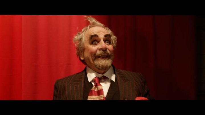 Sylvester McCoy dazzles the audience as Vaudevillian Cabaret star 'Fizz', double act partner to Robert Picardo’s 'Buster', for whom he has harbored a secret love for over fifty years….in the haunted Aztec Theater.
#featurefilm #mercurypictures #hollywoodstudios #sylvestermccoy #thehobbit #doctorwho #robertpicardo #famousactor #cinematography #filmset #whitemagic #comedy