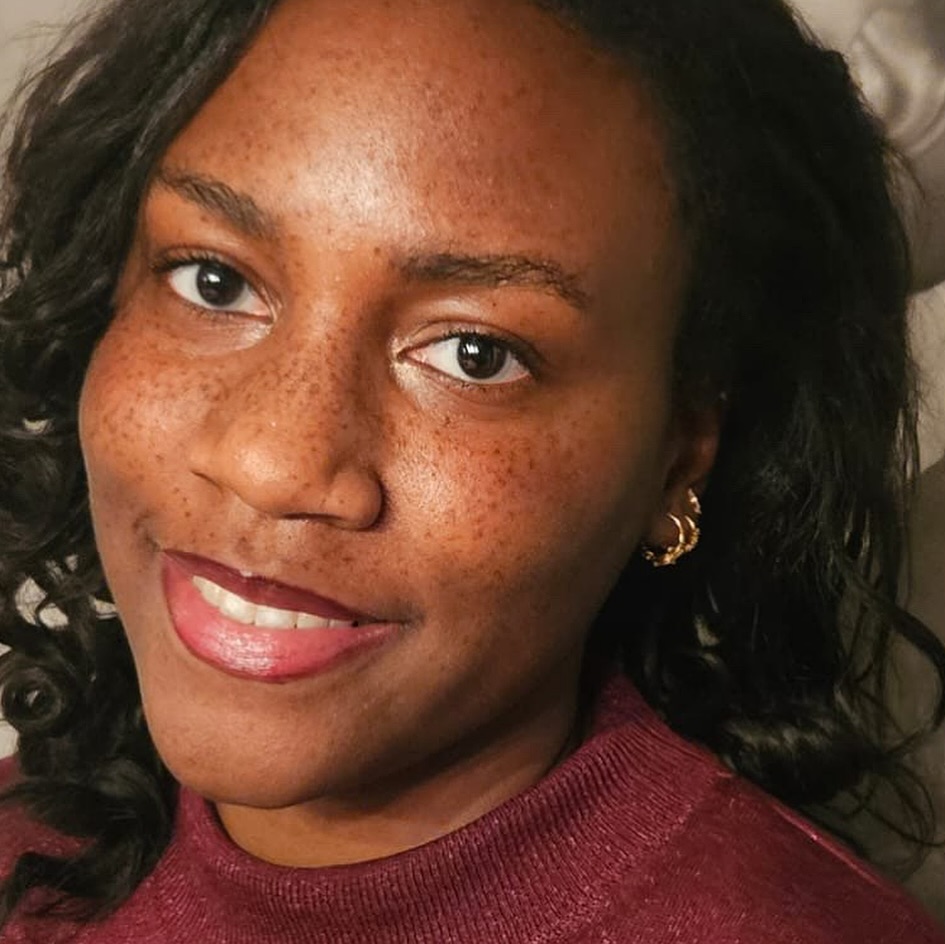 Healed XL freckssss on dark skin 💃
Misschien wel één van de meest gestelde vragen: ‘kunnen PMU sproetjes ook op mijn huid?’
Yes darling! Want de kleur sproetjes zijn altijd afgestemd op jouw type huid. Dat betekent dat elke klant een afgestemde sproetkleur krijgt. Van een hele warme sproet, tot chocoladebruin.
#freckles #darkskin #sproetjes #pmuartist #freckled