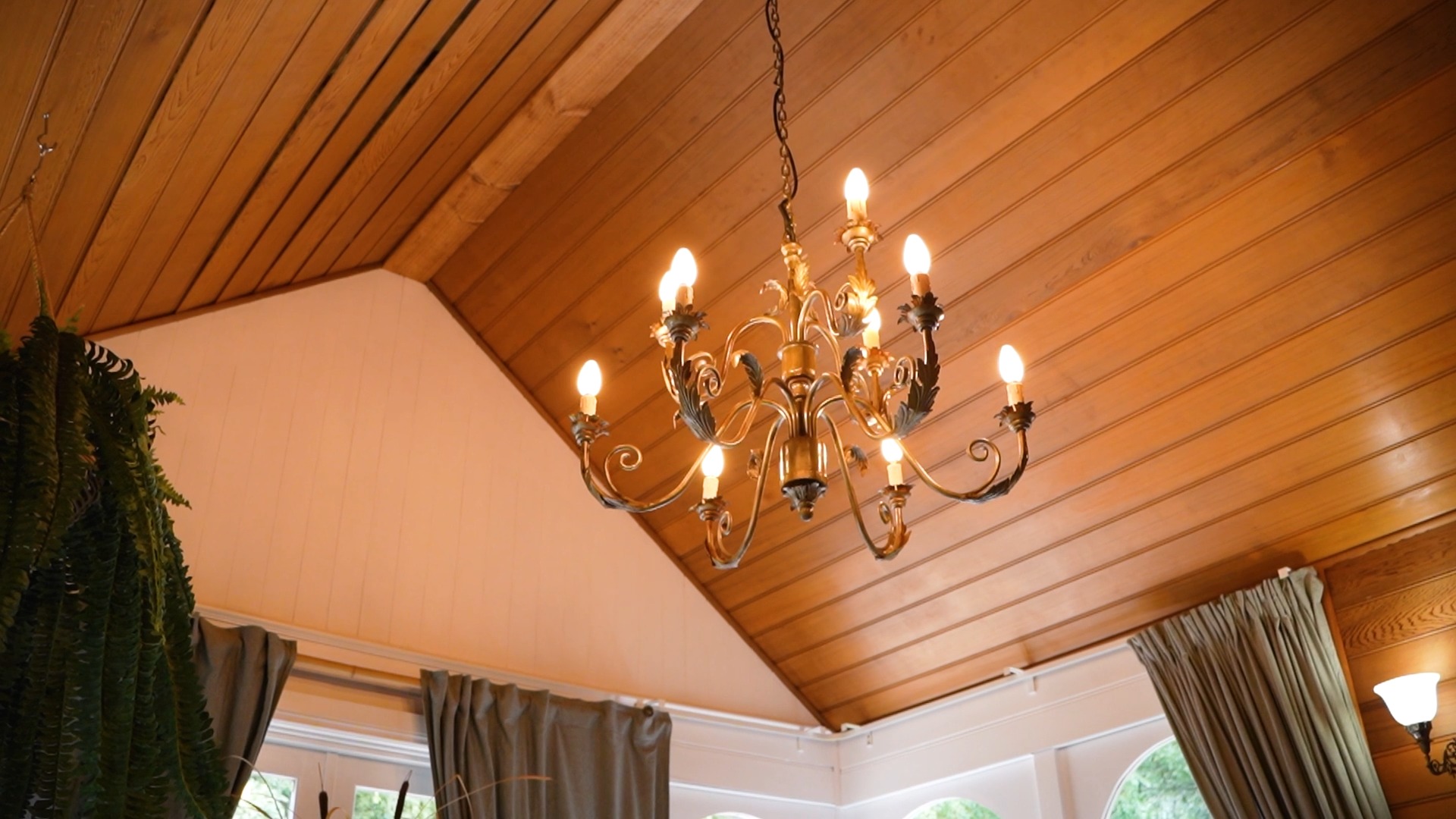 The details in this stunning cottage speak for themselves - perfect for larger groups, event stays and wedding parties, all in the heart of Victoria’s Top Tiny Town.
Bookings available year-round.
.
.
.
.
.
#trentham #hepburnshire #daylesfordmacedonlife #macedonranges #cosmotrentham #thecosmopolitanhotel #countryaccommodation #luxuryaccommodation #countrycottage #regionalvictoria #onehourout #visitmacedonranges #visitvictoria